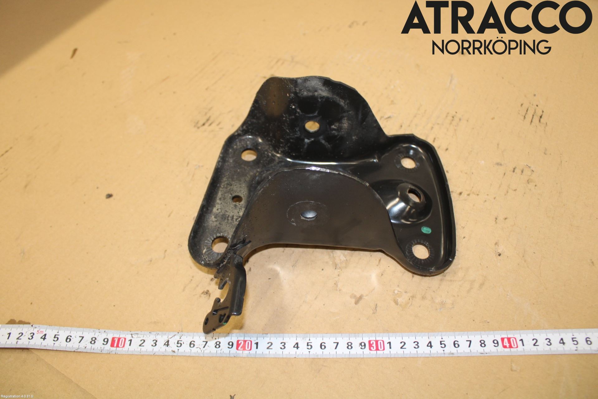 Audi A1 19- Bakaxel Fäste