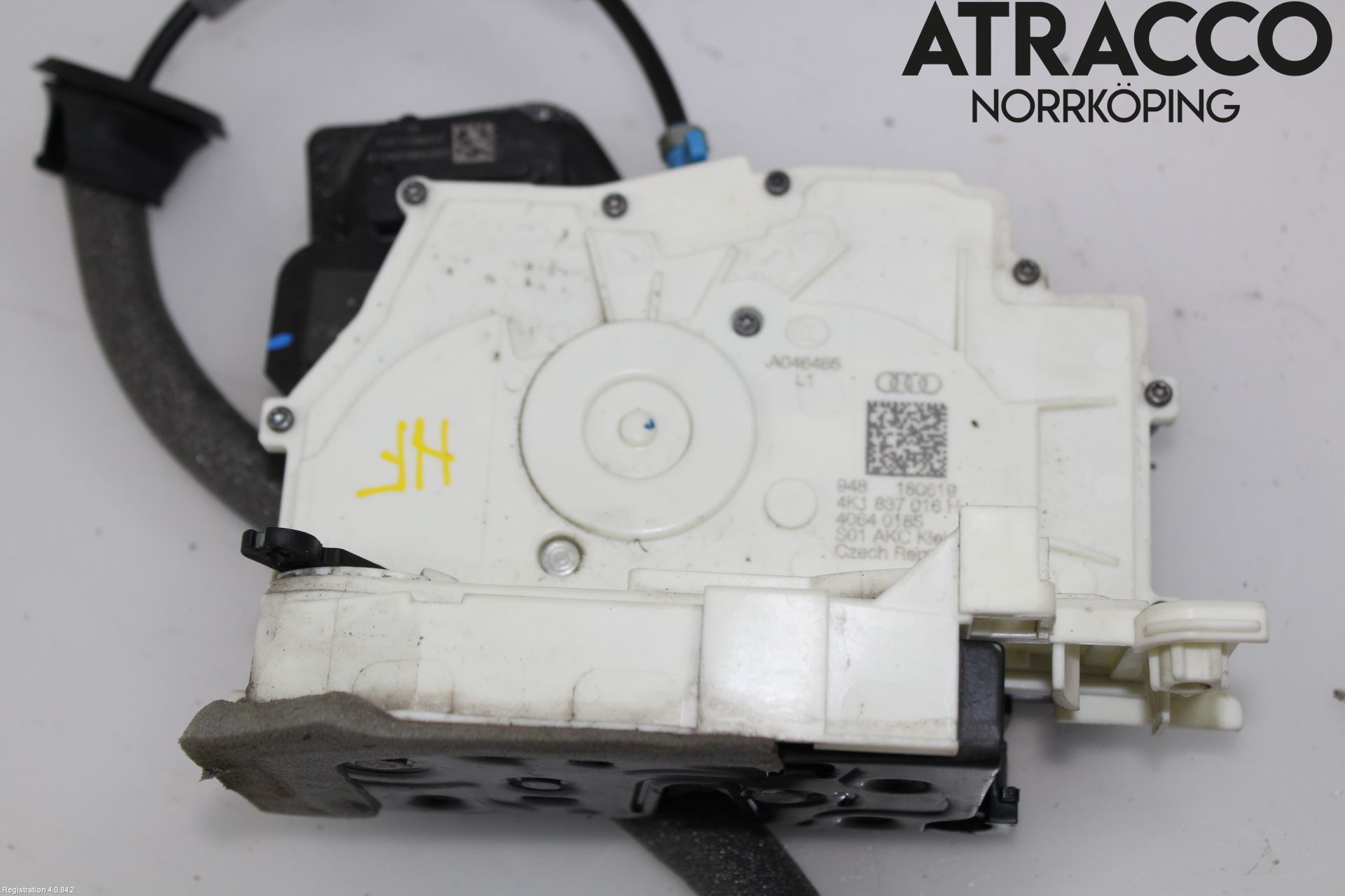 Audi A6 F2/C8 19- Låskista-Dörrlås