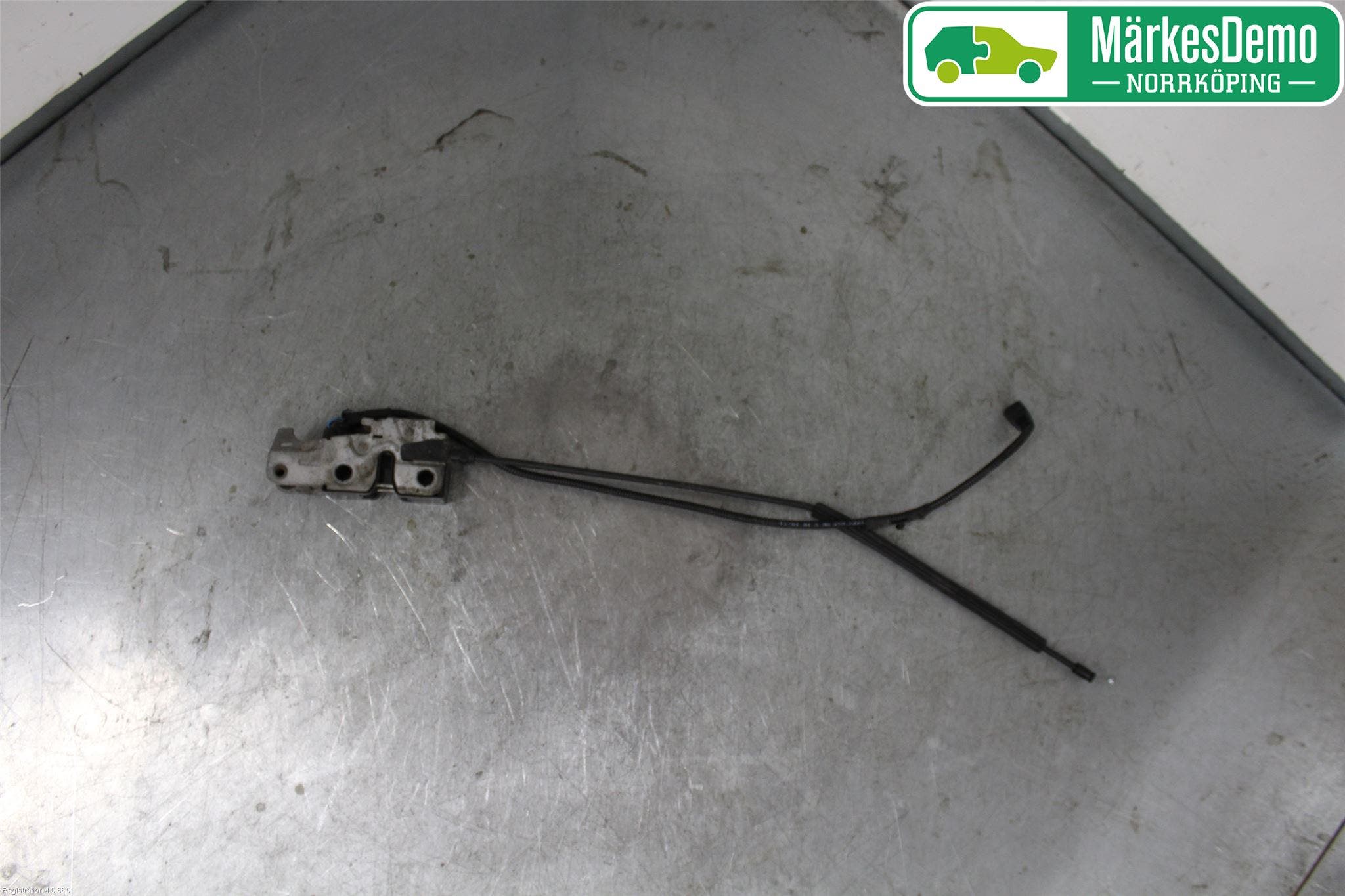 Volkswagen VW GOLF VI 09-13 Huvlås