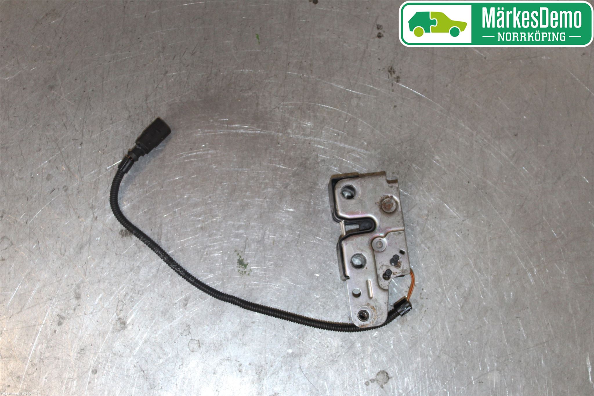 Volkswagen VW GOLF V 04-09 Huvlås