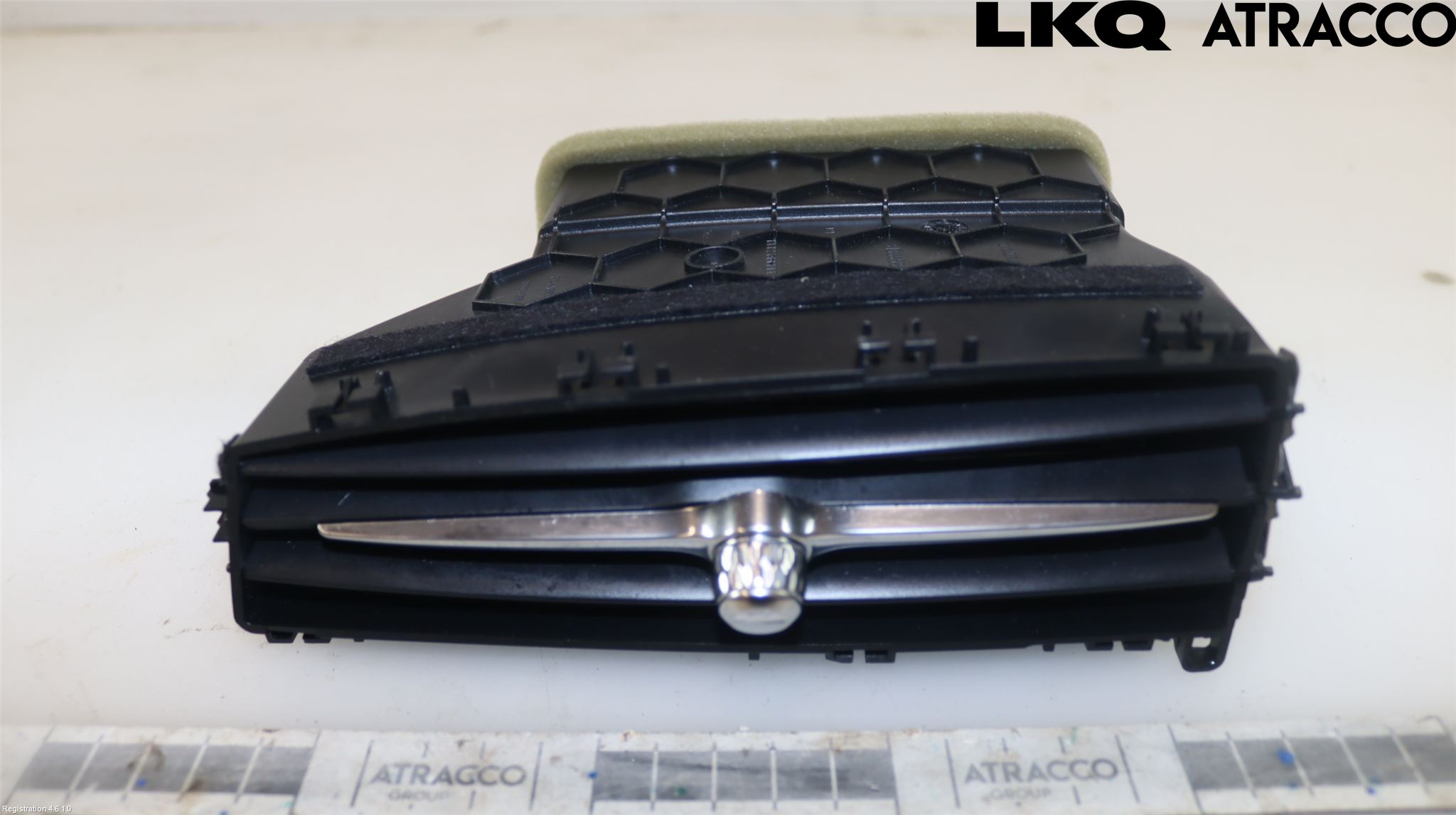 Volvo V90 17->> Defrosterkanal-Munstycke