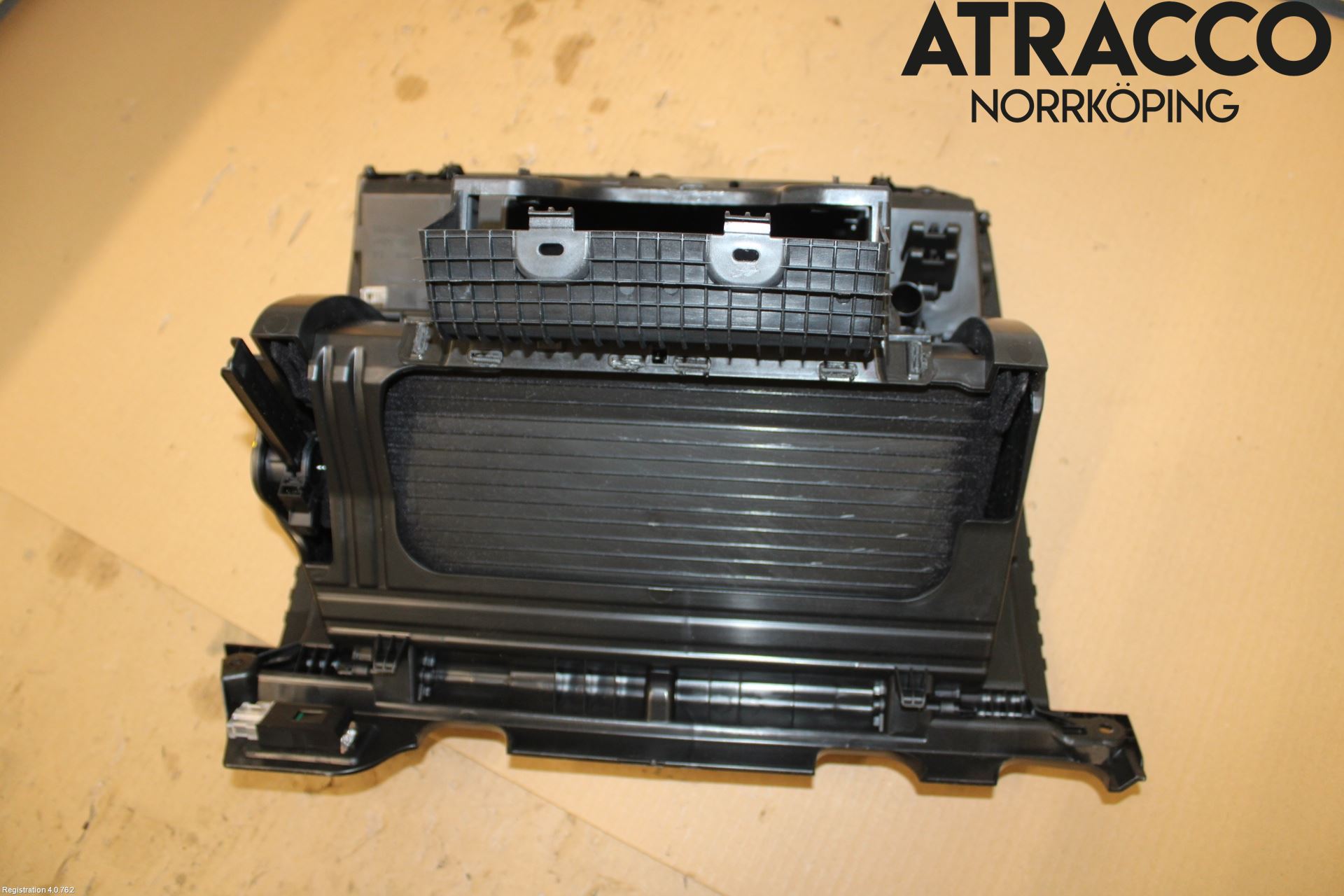 Volkswagen VW PASSAT 20-24 Handskfack