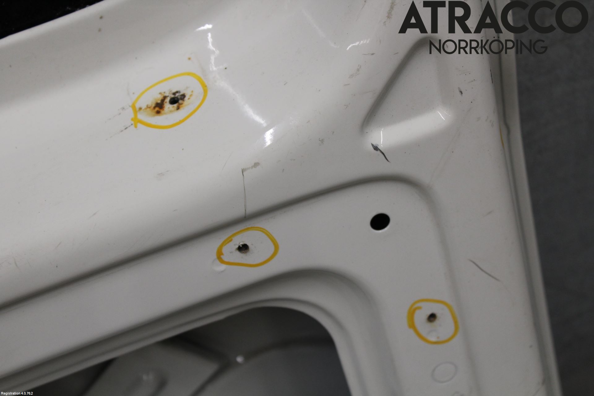 Volkswagen VW CADDY      04-10 Dörr Bak Van-Skåp Höger