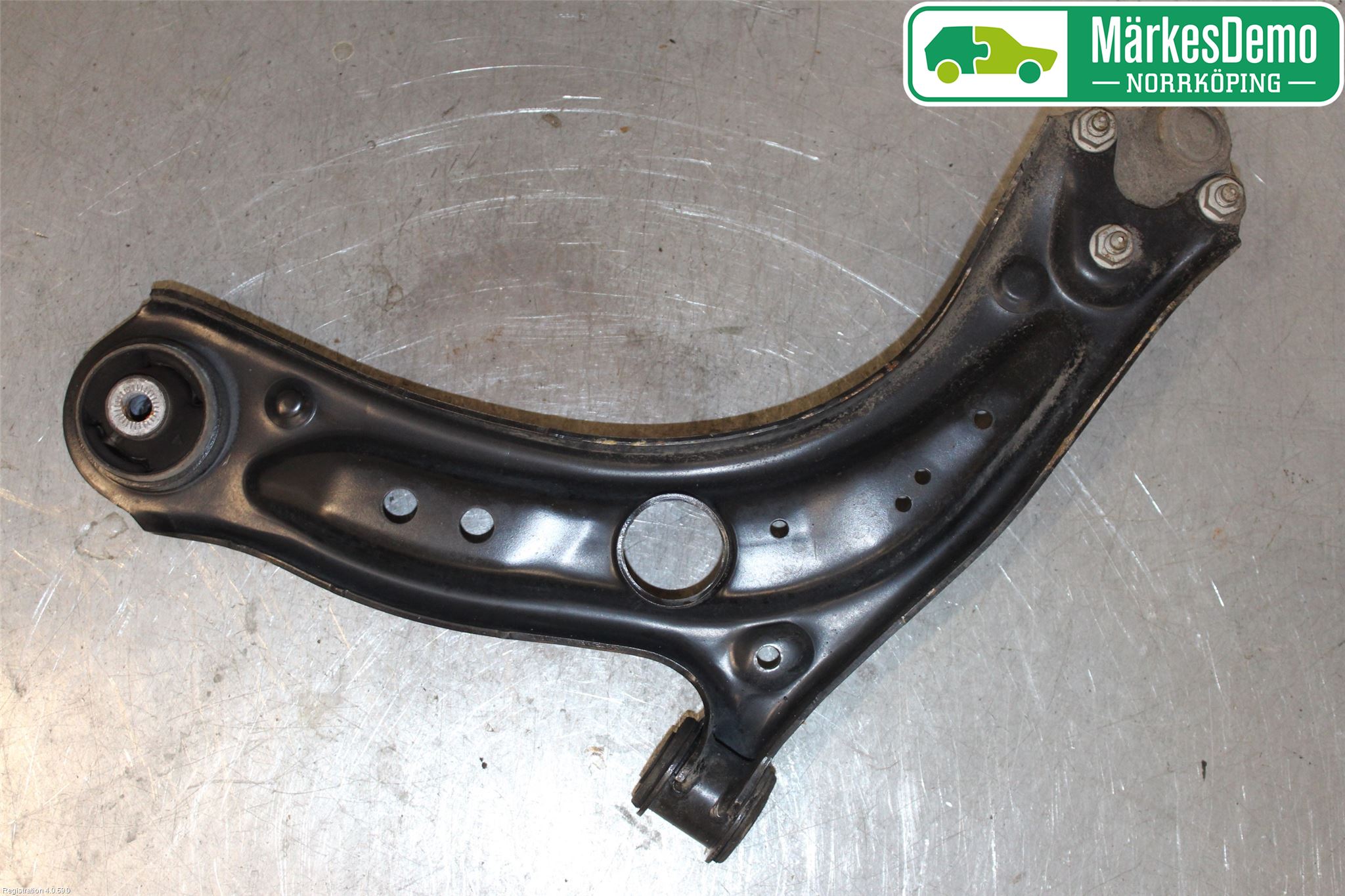 Volkswagen VW GOLF SPORTSVAN 15-20 Bärarm Fram Undre Hö