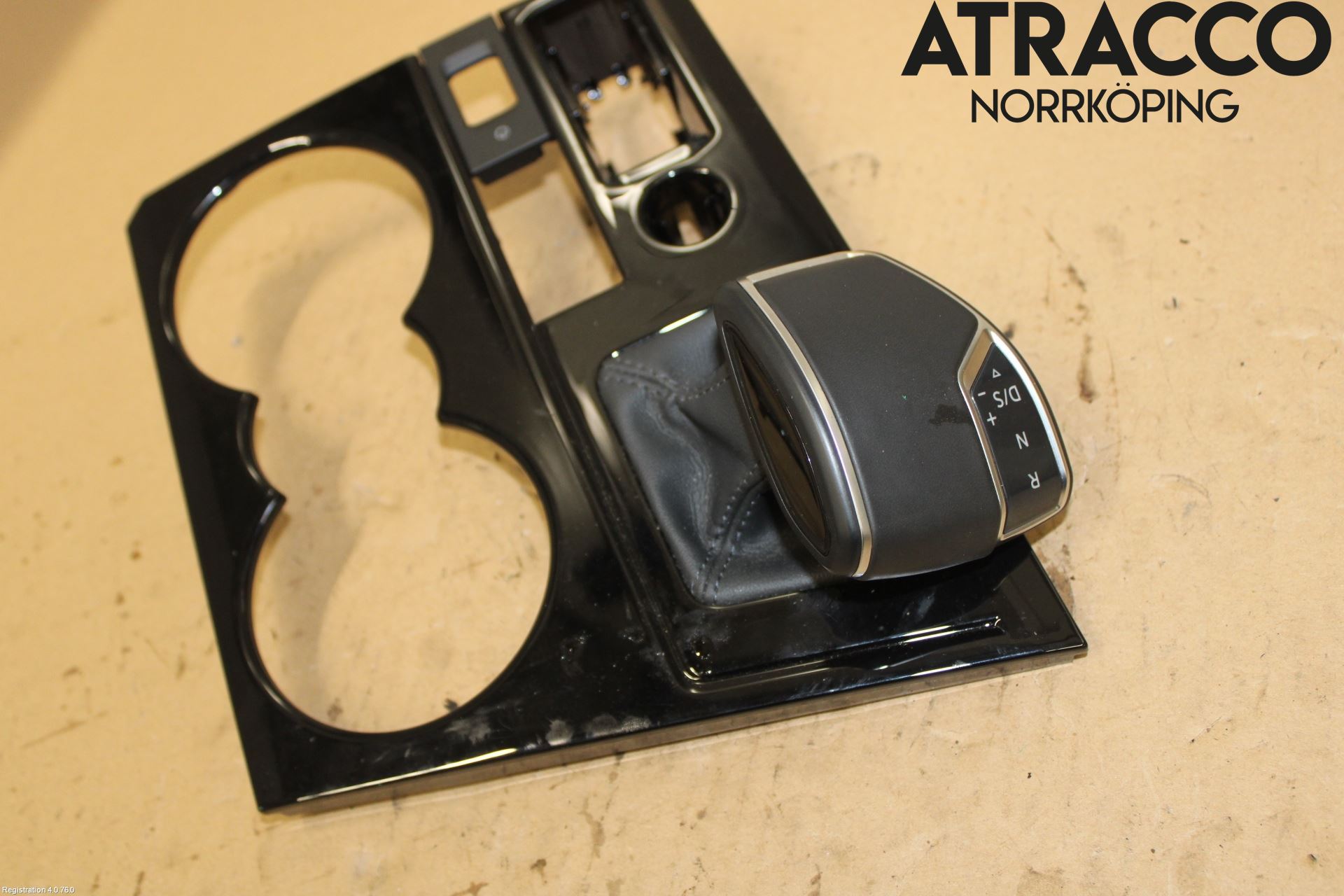 Volkswagen VW TOUAREG CR 18- Instrumentkonsoll Mitt