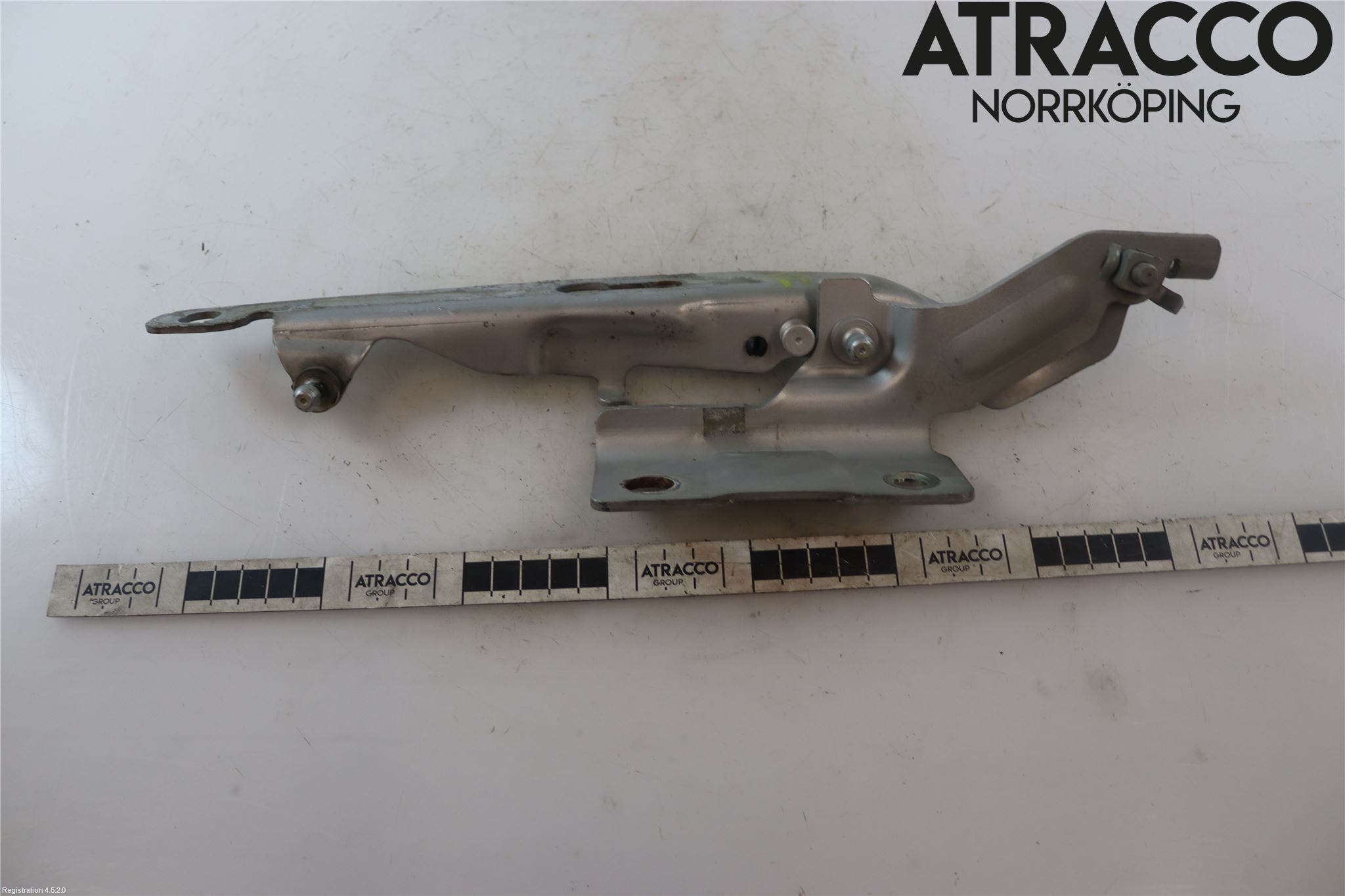 Volvo V60 11-13 Huvgångjärn