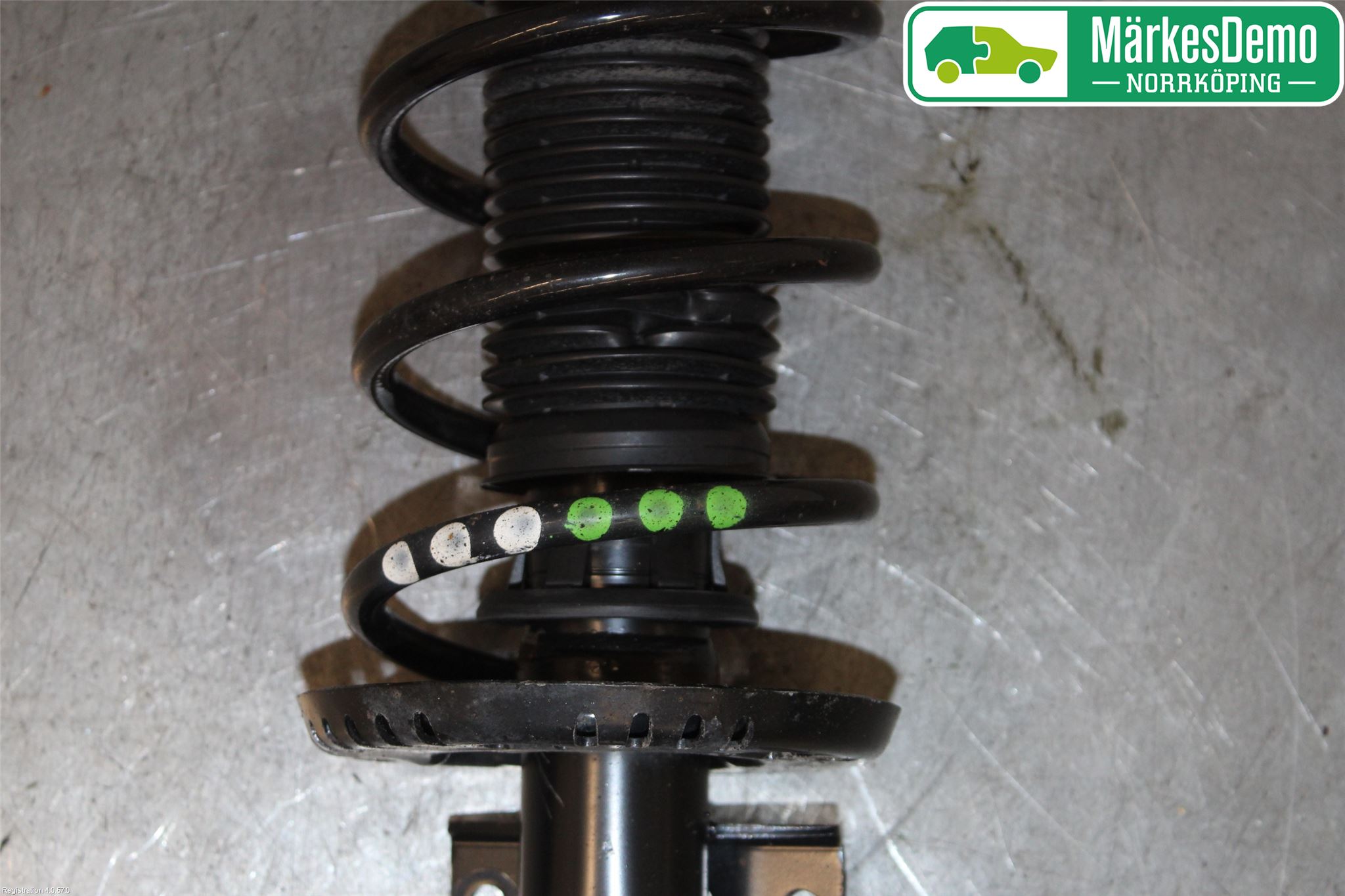 Volkswagen VW POLO 10-17 Fjäderben Fram Vänster