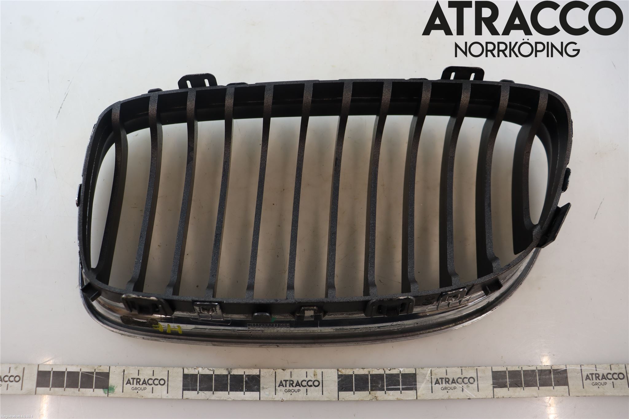 BMW 3 E90/91 SED/TOU 05-12 Grilldel Höger