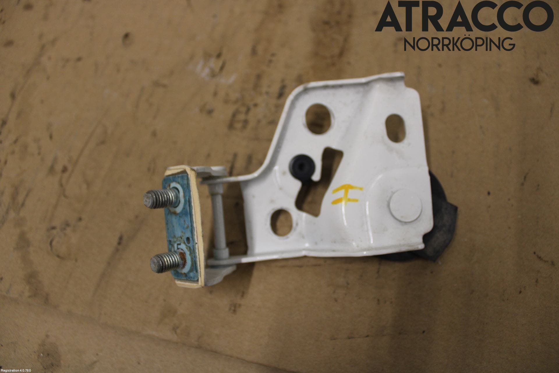 Toyota AYGO 15-21 Bakluckegångjärn Hö