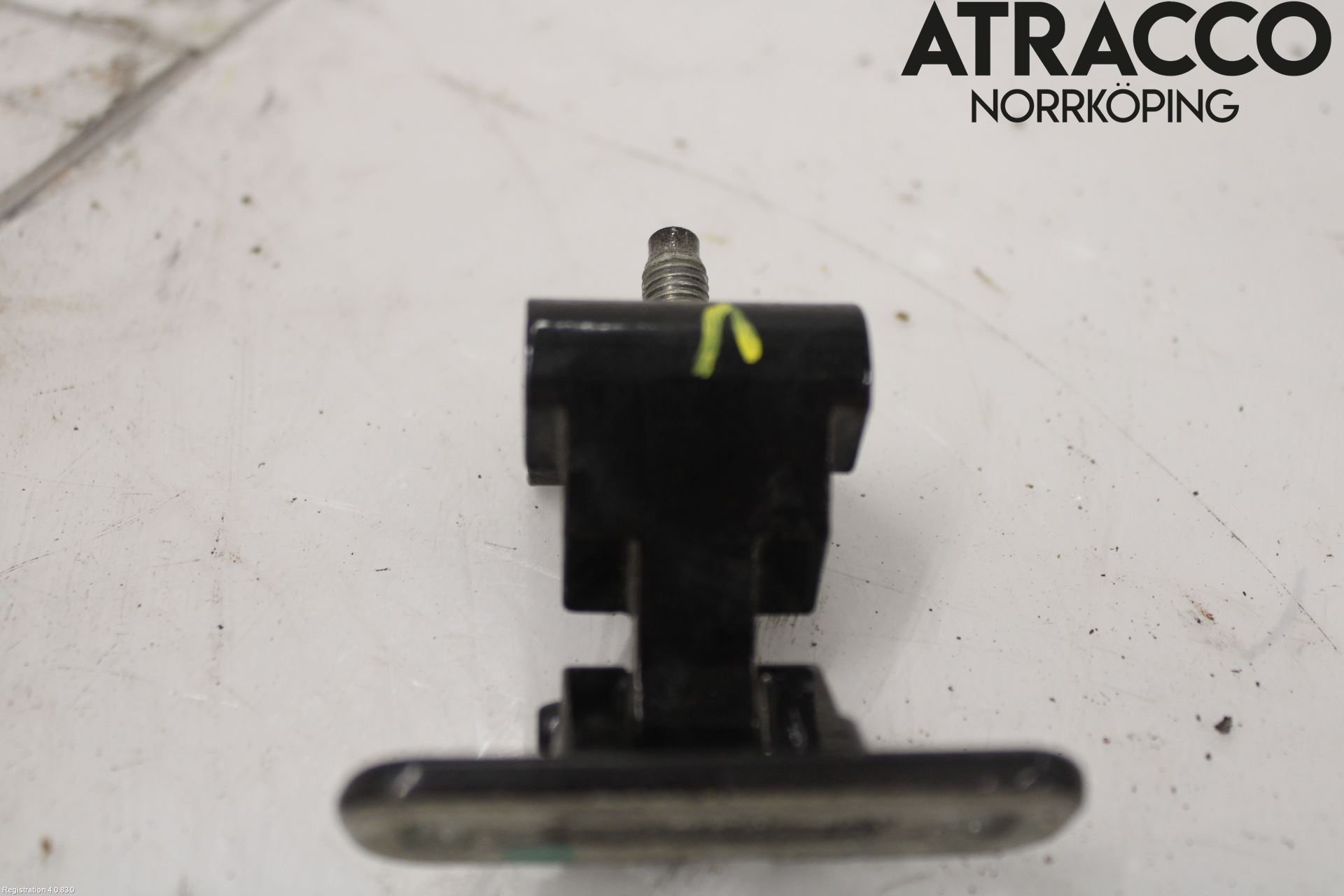 Skoda ENYAQ iV 21- Bakluckegångjärn Vä