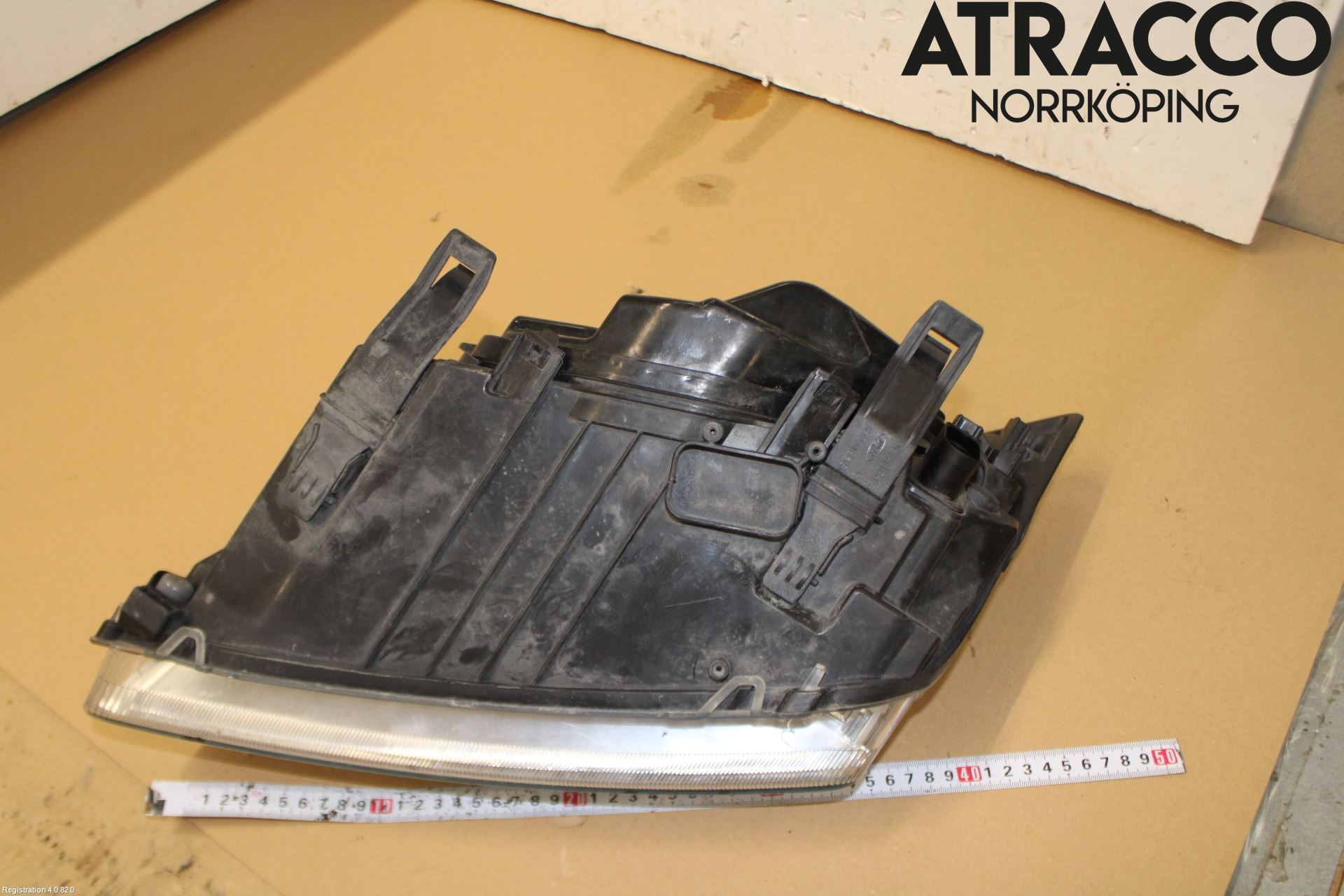 Ford FOCUS     04-07 Strålkastare Höger