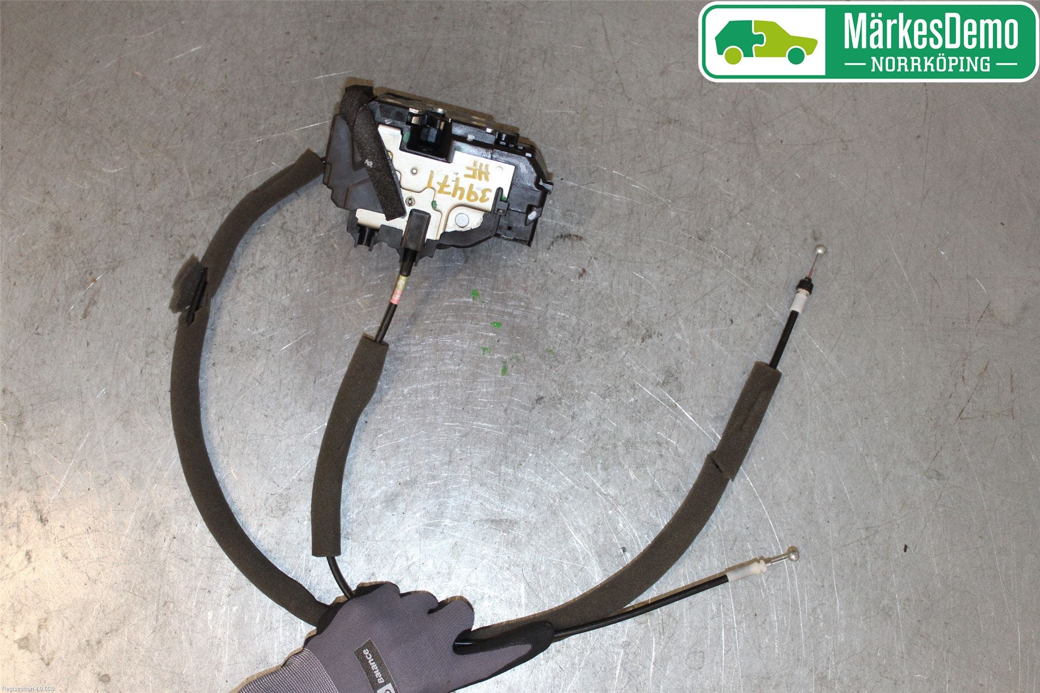 Nissan NOTE E11 06-14 Låskista-Dörrlås