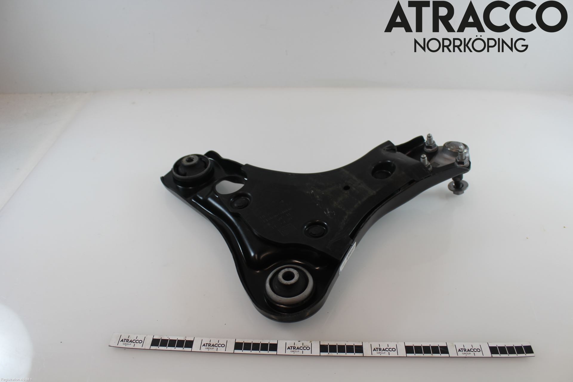 Cupra BORN 22- Bärarm Fram Undre Vä