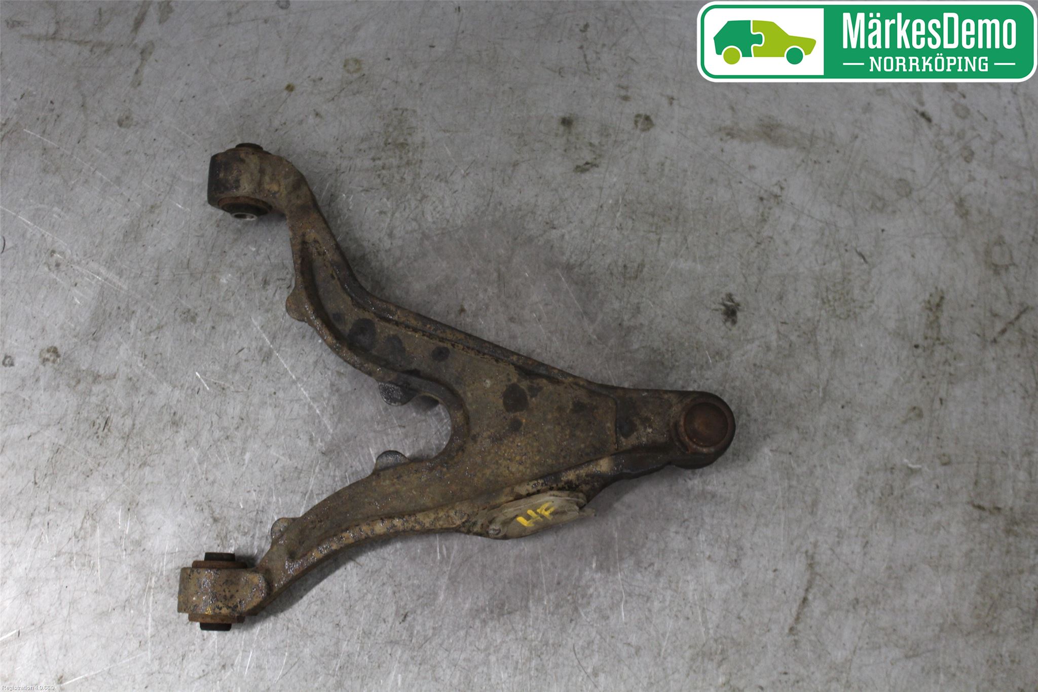 Volvo S70/V70/XC  97-00 Bärarm Fram Undre Hö