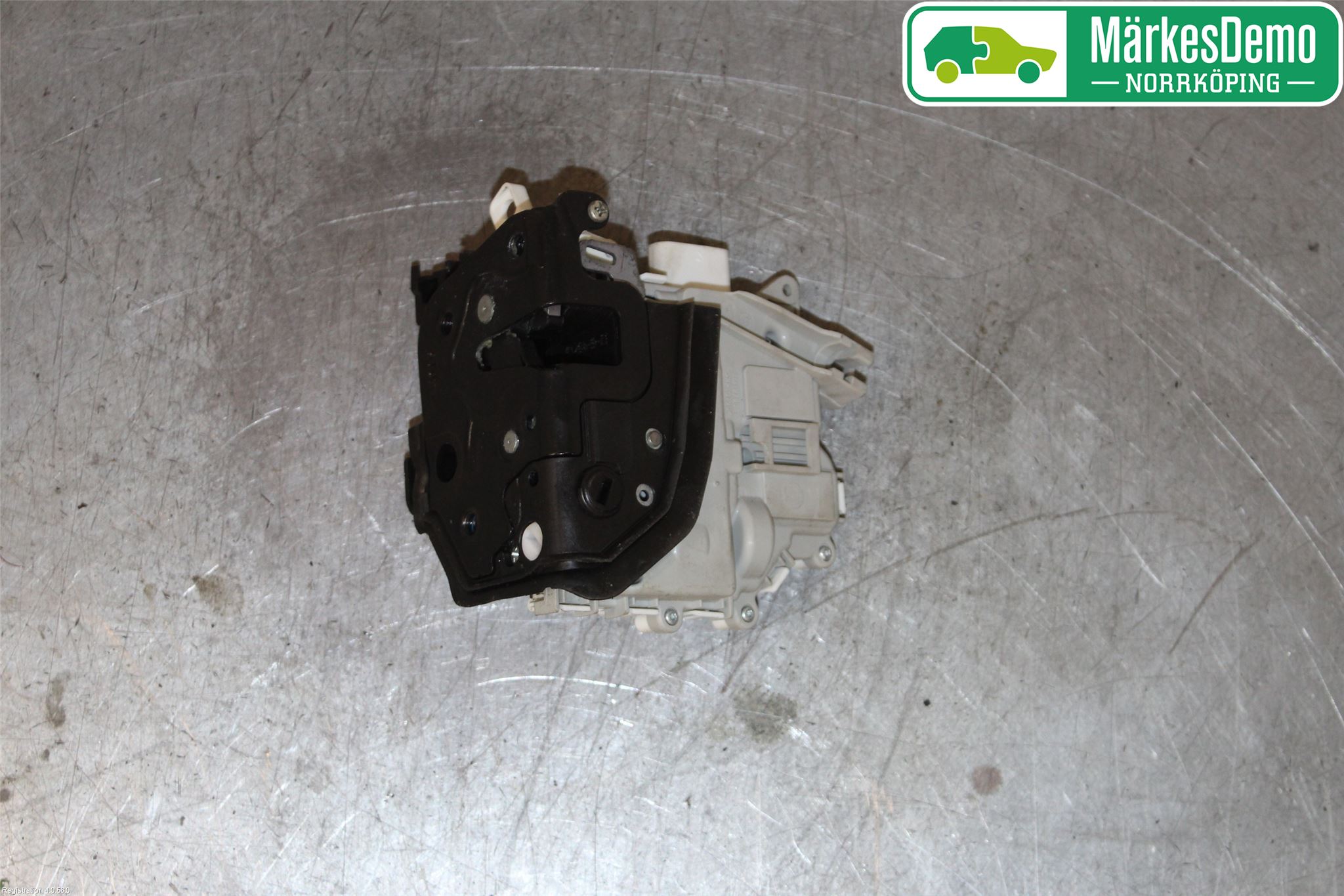 Audi A4 12-15 Låskista-Dörrlås