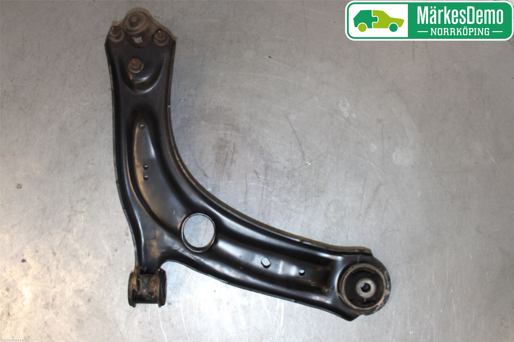 Skoda SUPERB 16-24 Bärarm Fram Undre Vä