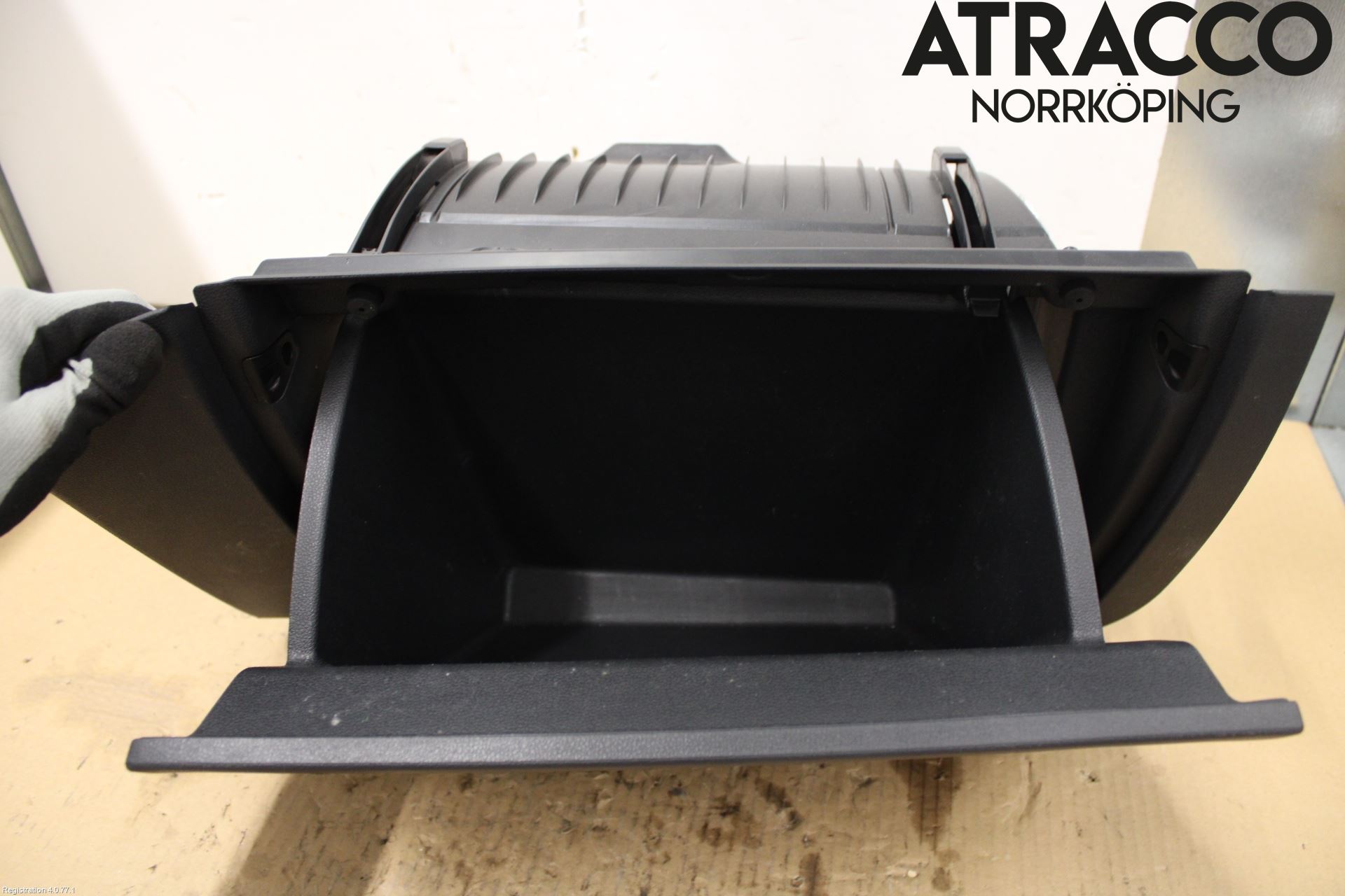 Volkswagen VW POLO VI 18->> Handskfack