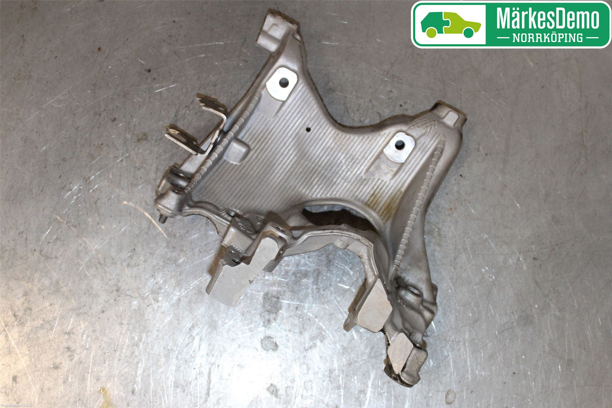 Audi A4/S4 B9 16-19 Framvagnsbalk