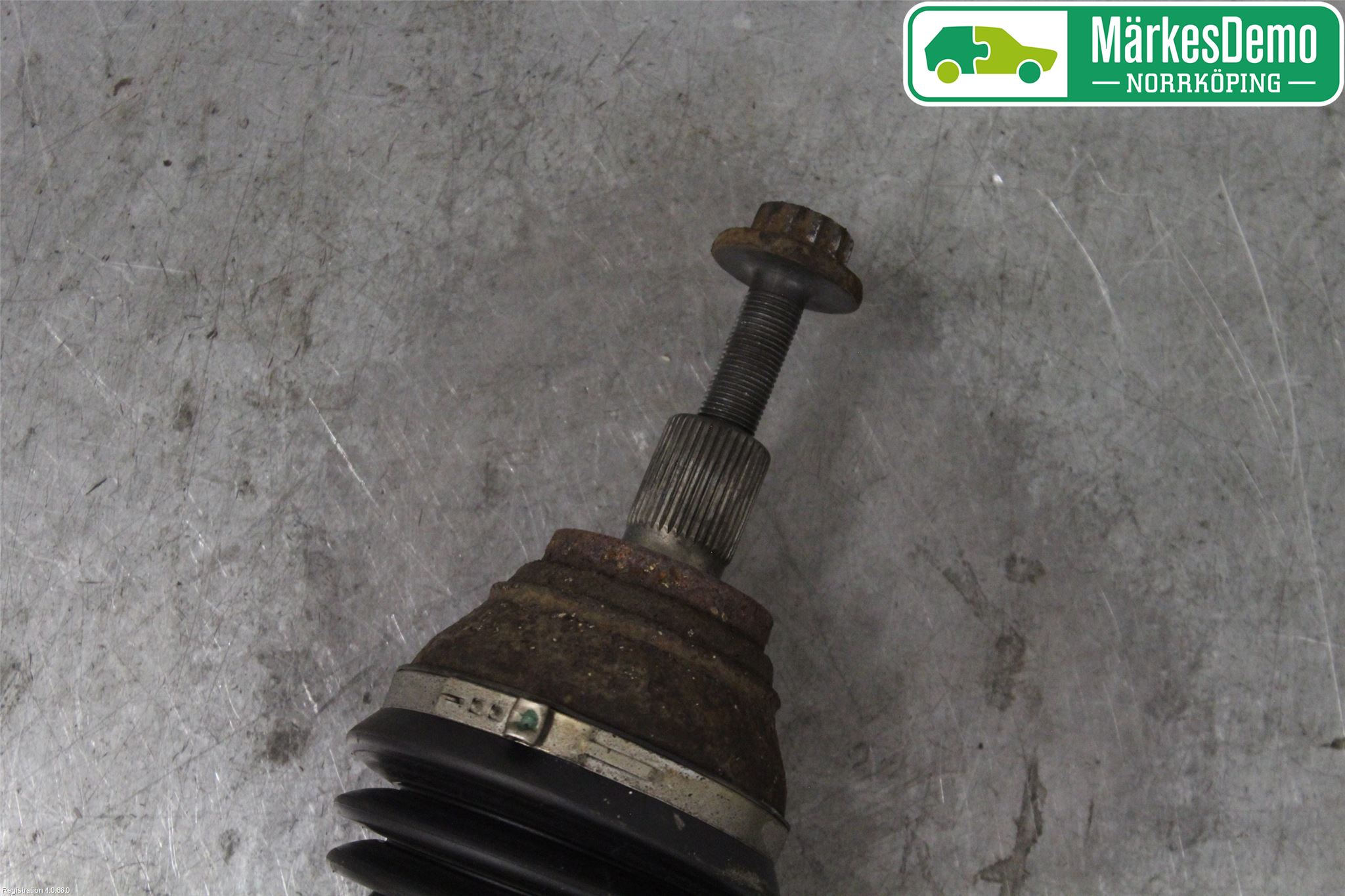 Volkswagen VW PASSAT 11-14 Drivaxel Fram Vänster