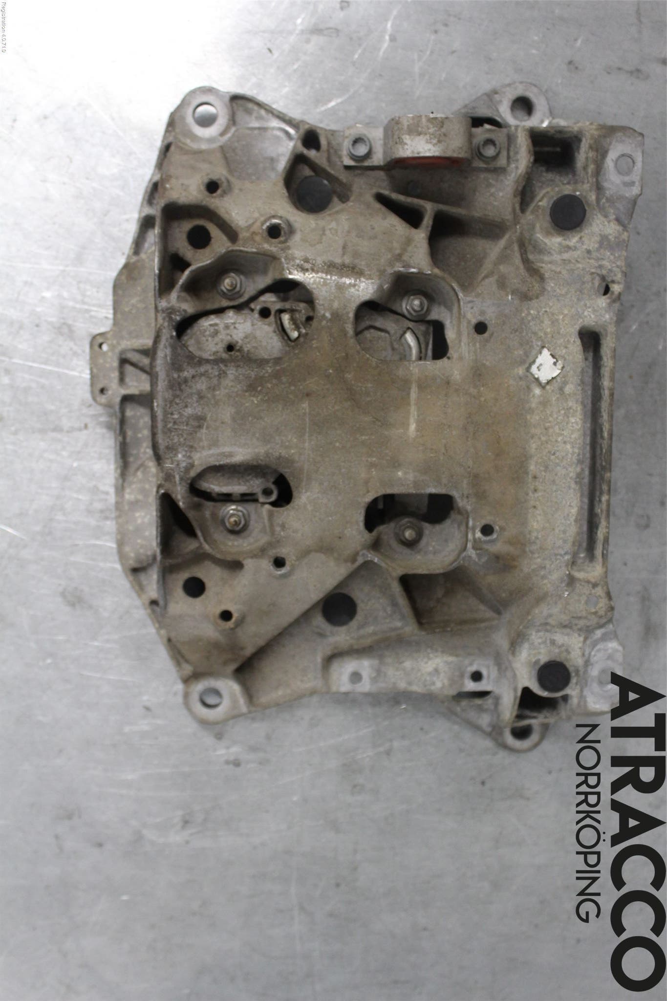 Audi A6 F2/C8 19- Växellådsbalk