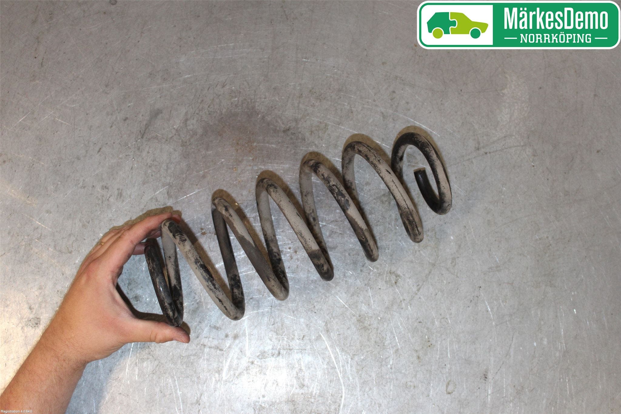 Toyota PRIUS+ ZVW40 12-20 Fjäder Bak