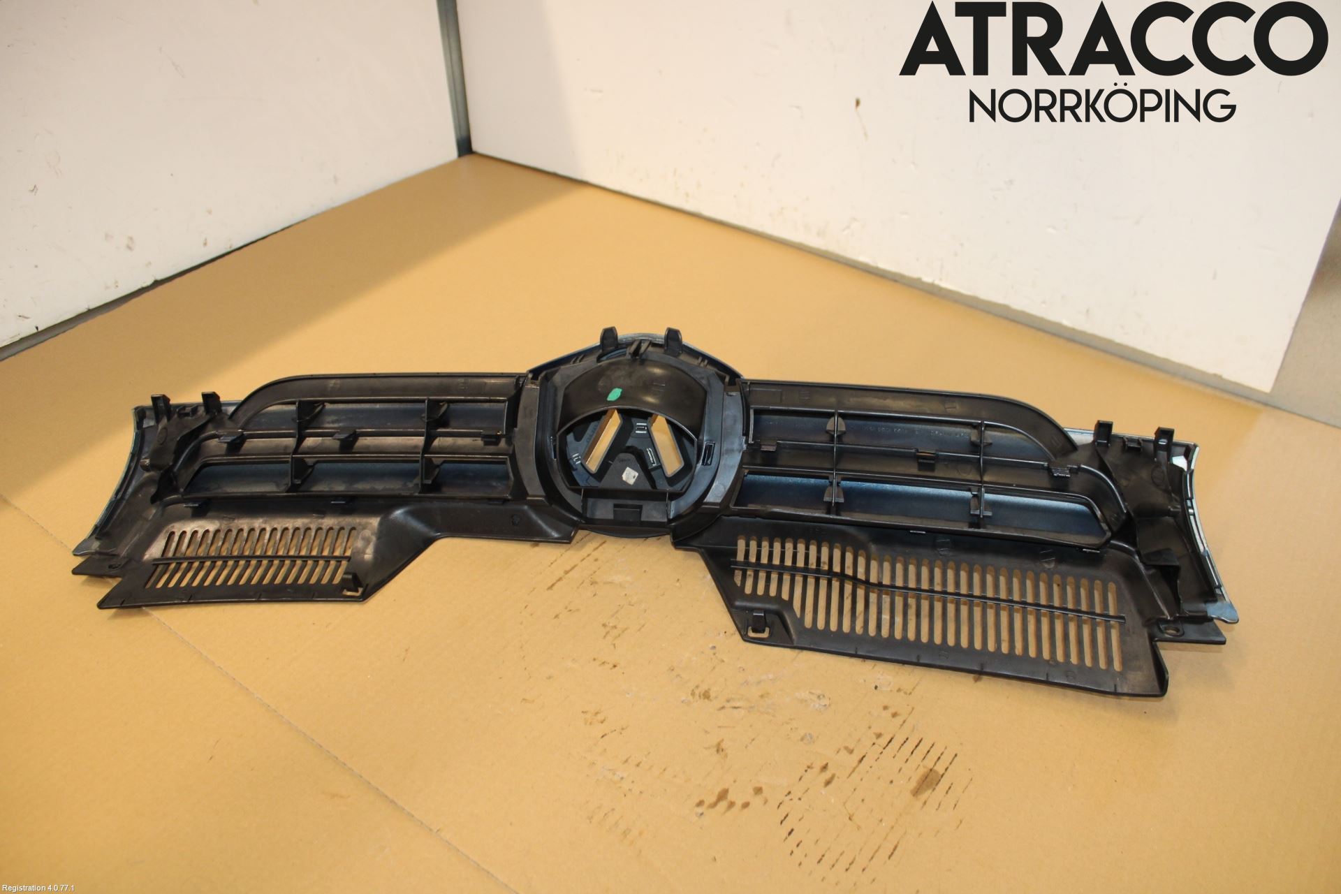 Volkswagen VW GOLF V 04-09 Grill Komp