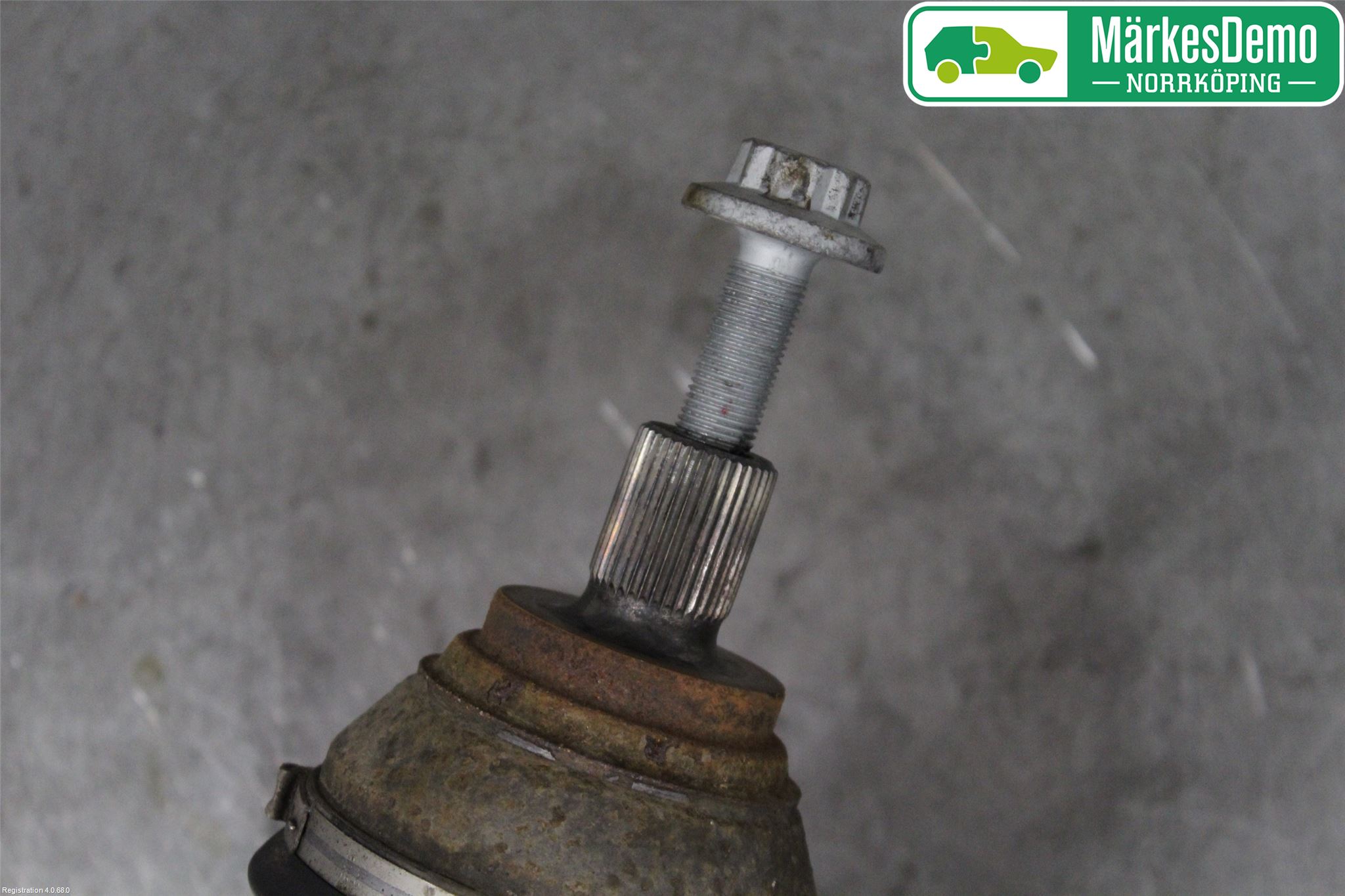 Volkswagen VW TIGUAN 16-24 Drivaxel Fram Höger