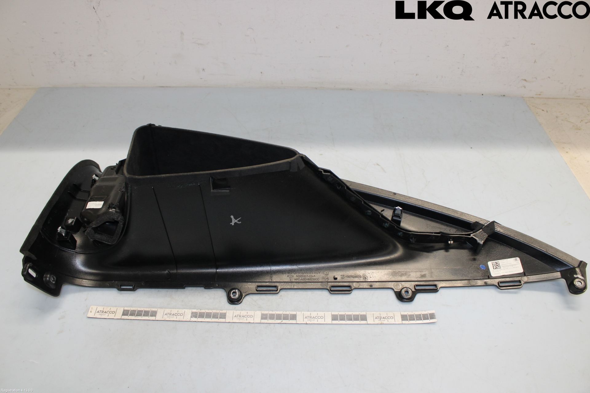 Tesla MODEL X 16- Inr Plastd A-B-C Stolpe