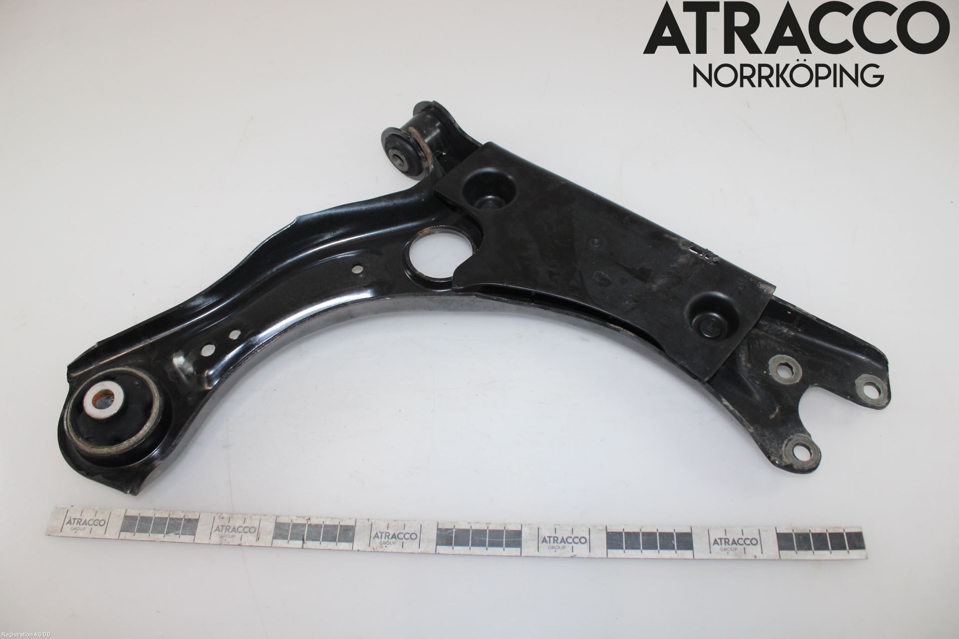 Skoda SCALA 19- Bärarm Fram Undre Vä