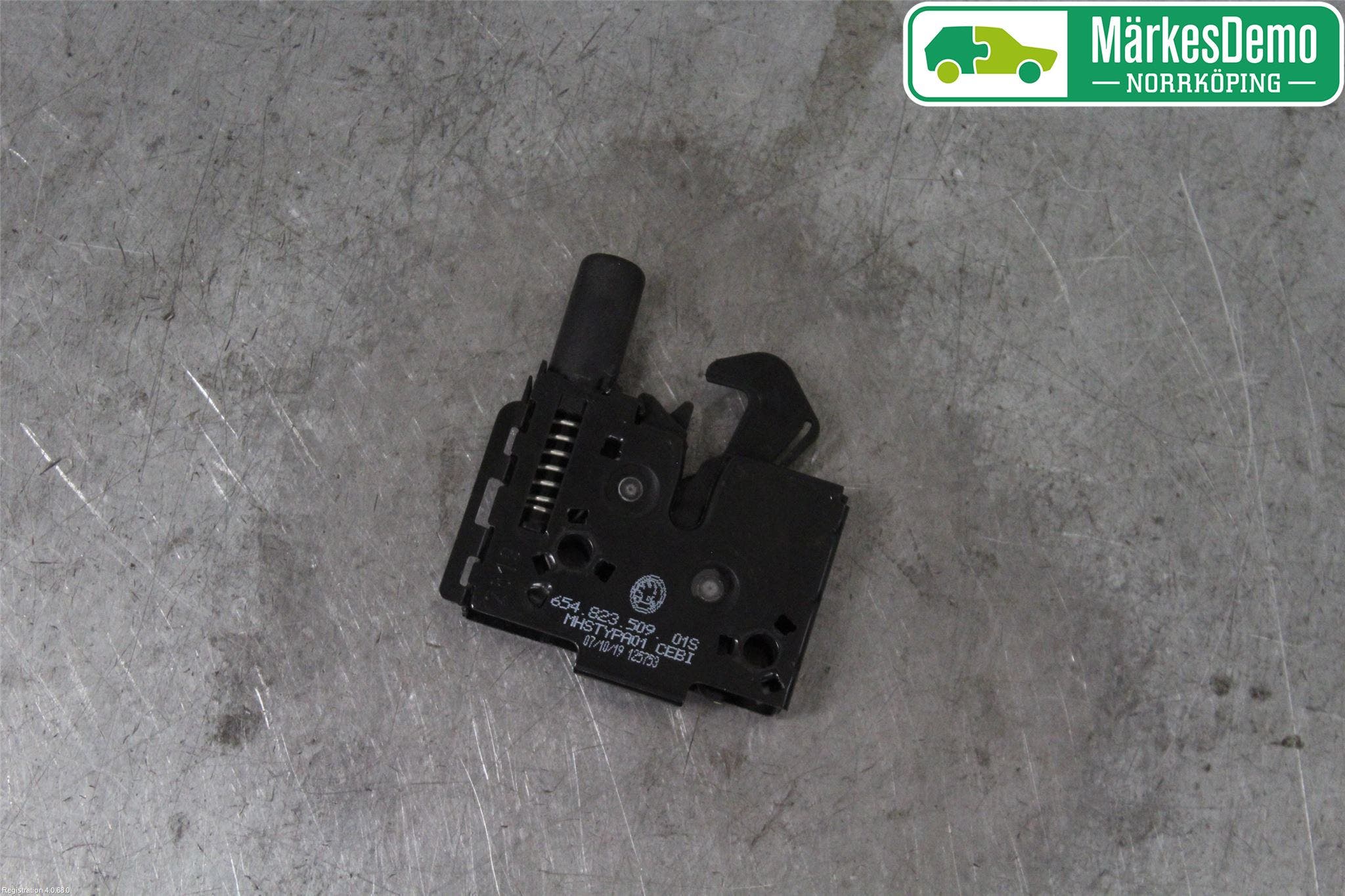 Skoda SCALA 19- Huvlås