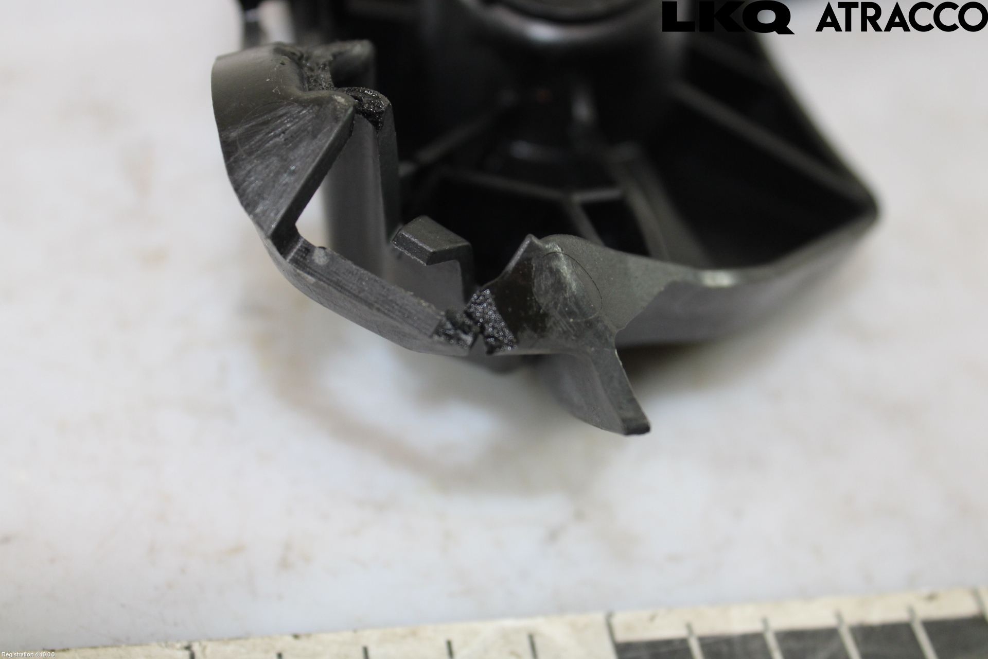 Audi A6 F2/C8 19- Stötfångarfäste Bak Hö