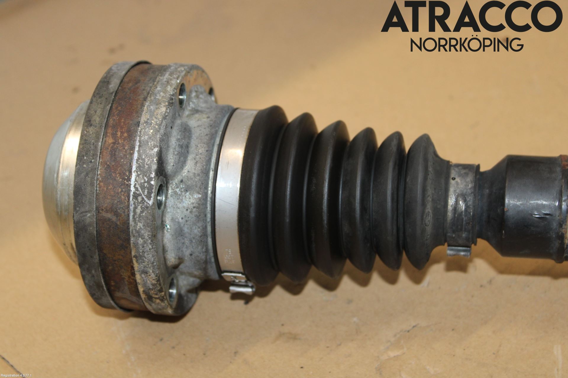 Volkswagen VW CADDY      04-10 Drivaxel Fram Höger