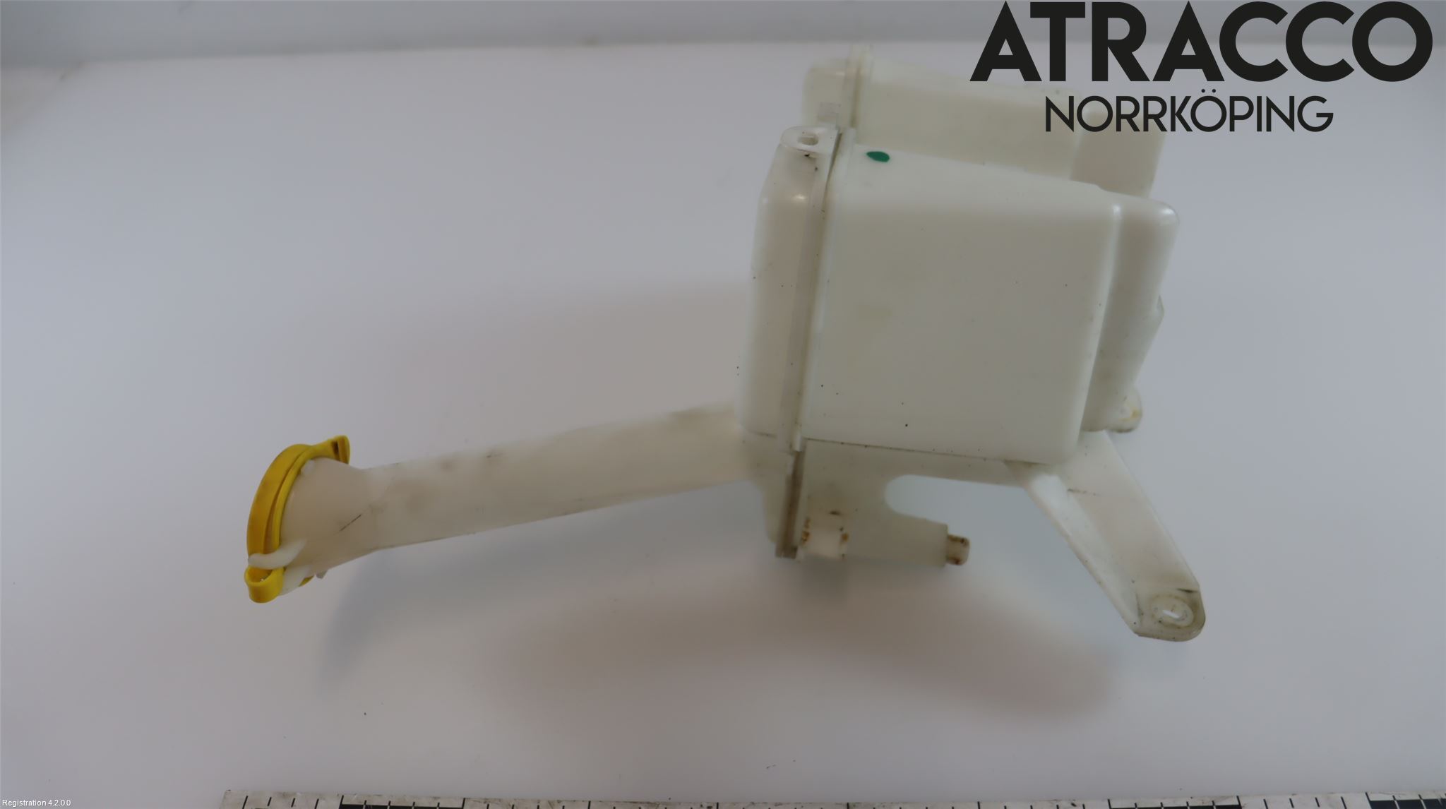 Toyota YARIS XP130 12-14 Spolartank Vindruta