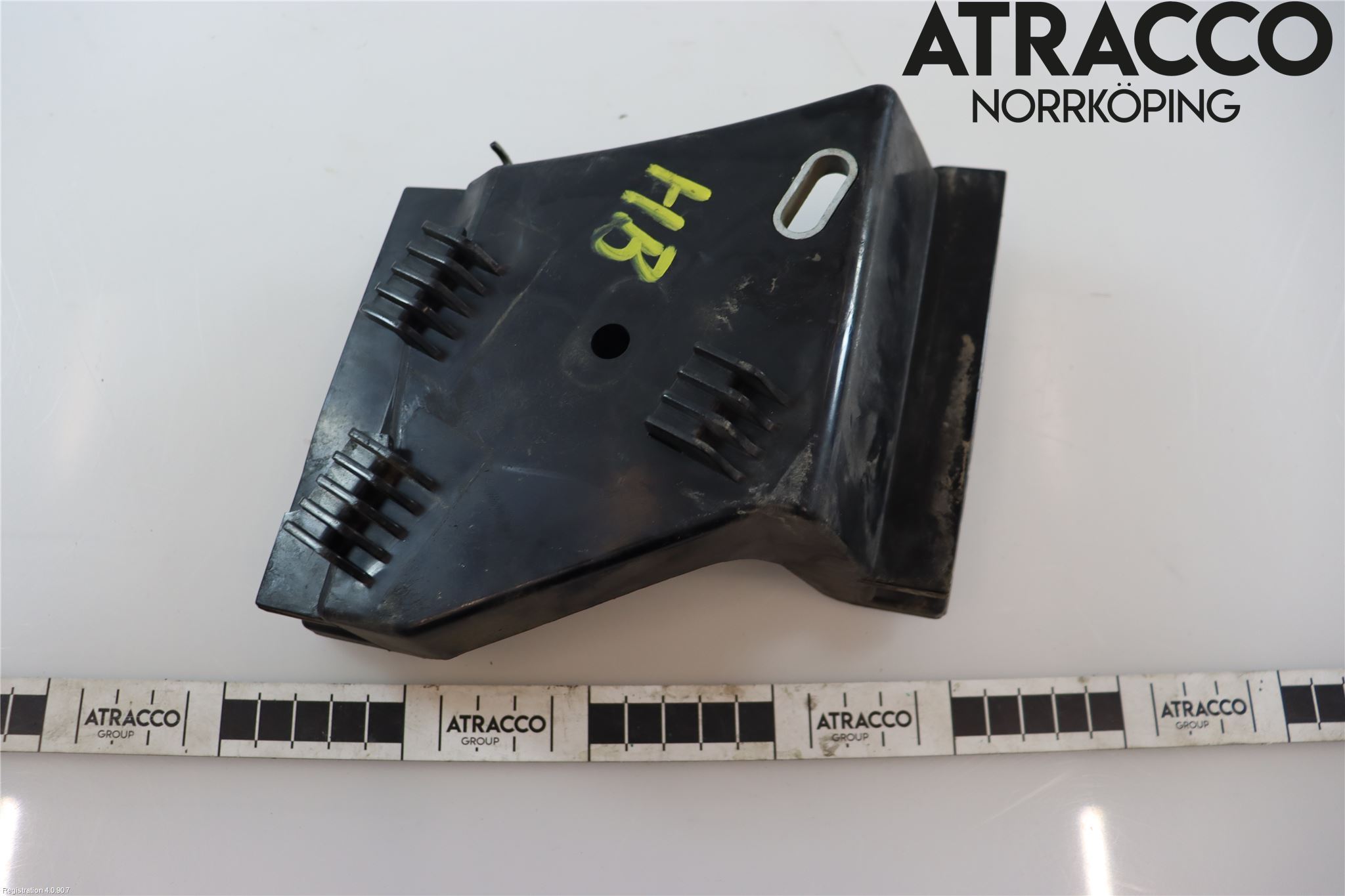 Audi A8/S8 4D 94-02 Stötfångarfäste Bak Hö