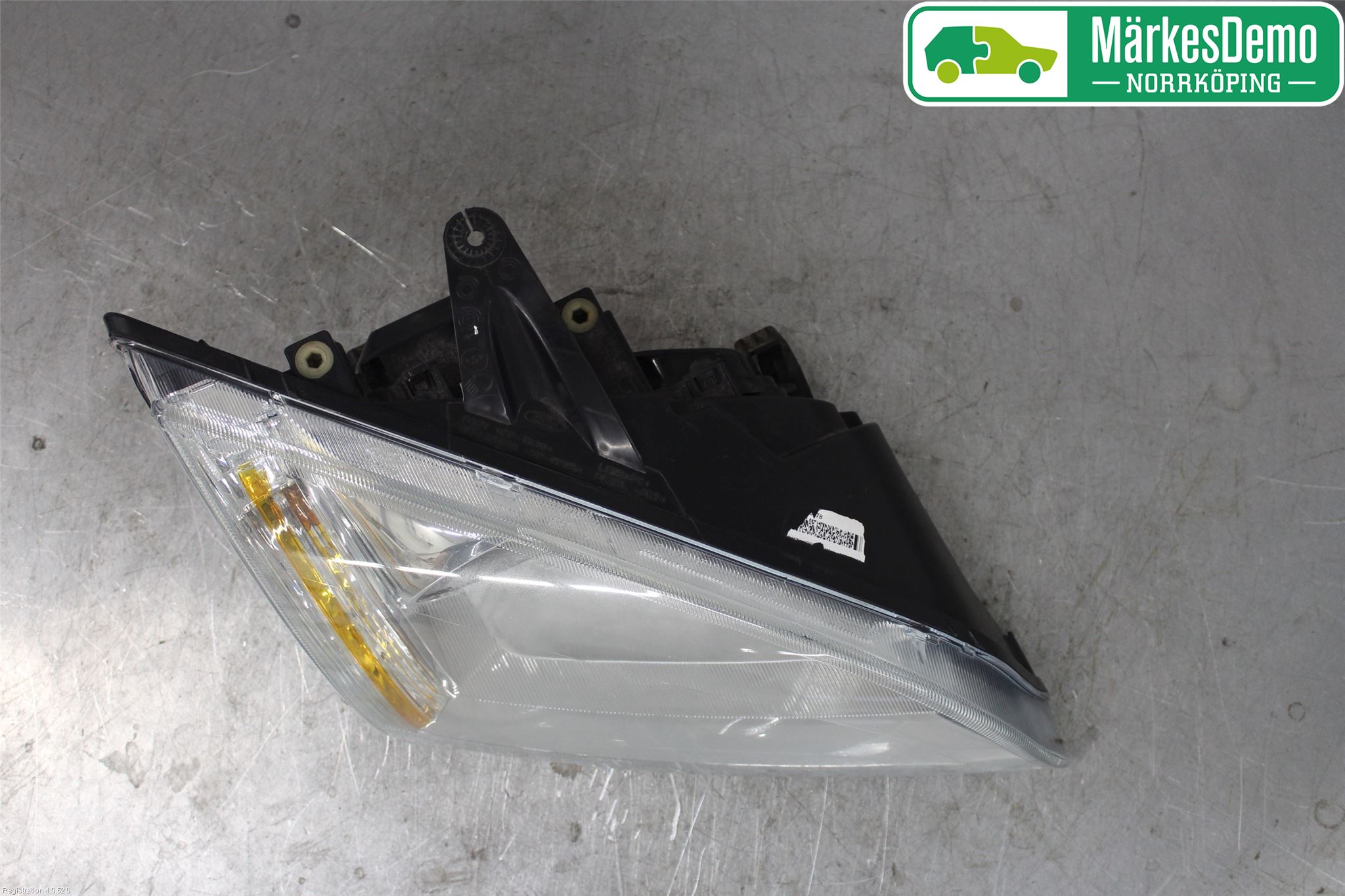 Ford FOCUS     04-07 Strålkastare Höger