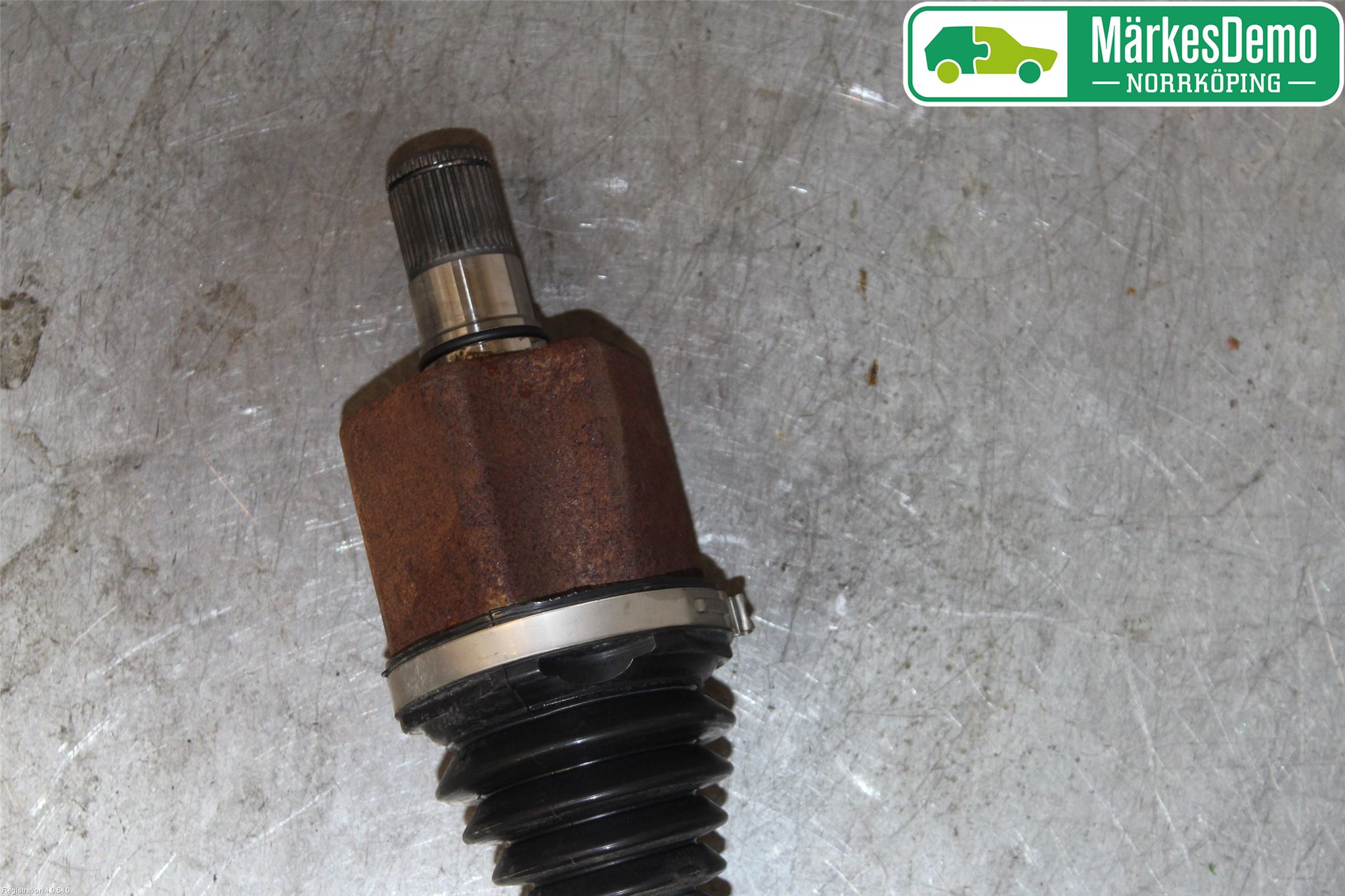 Volkswagen VW PASSAT 15-19 Drivaxel Fram Vänster