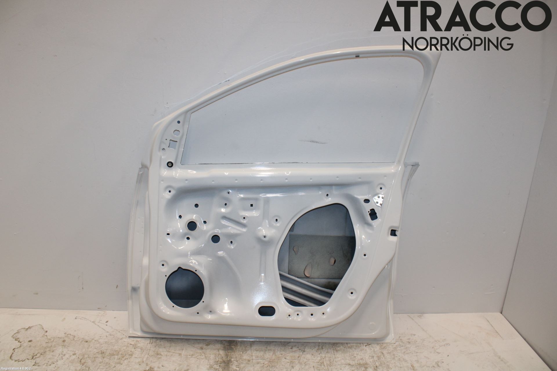 Volkswagen VW POLO 10-17 Dörr Fram Höger