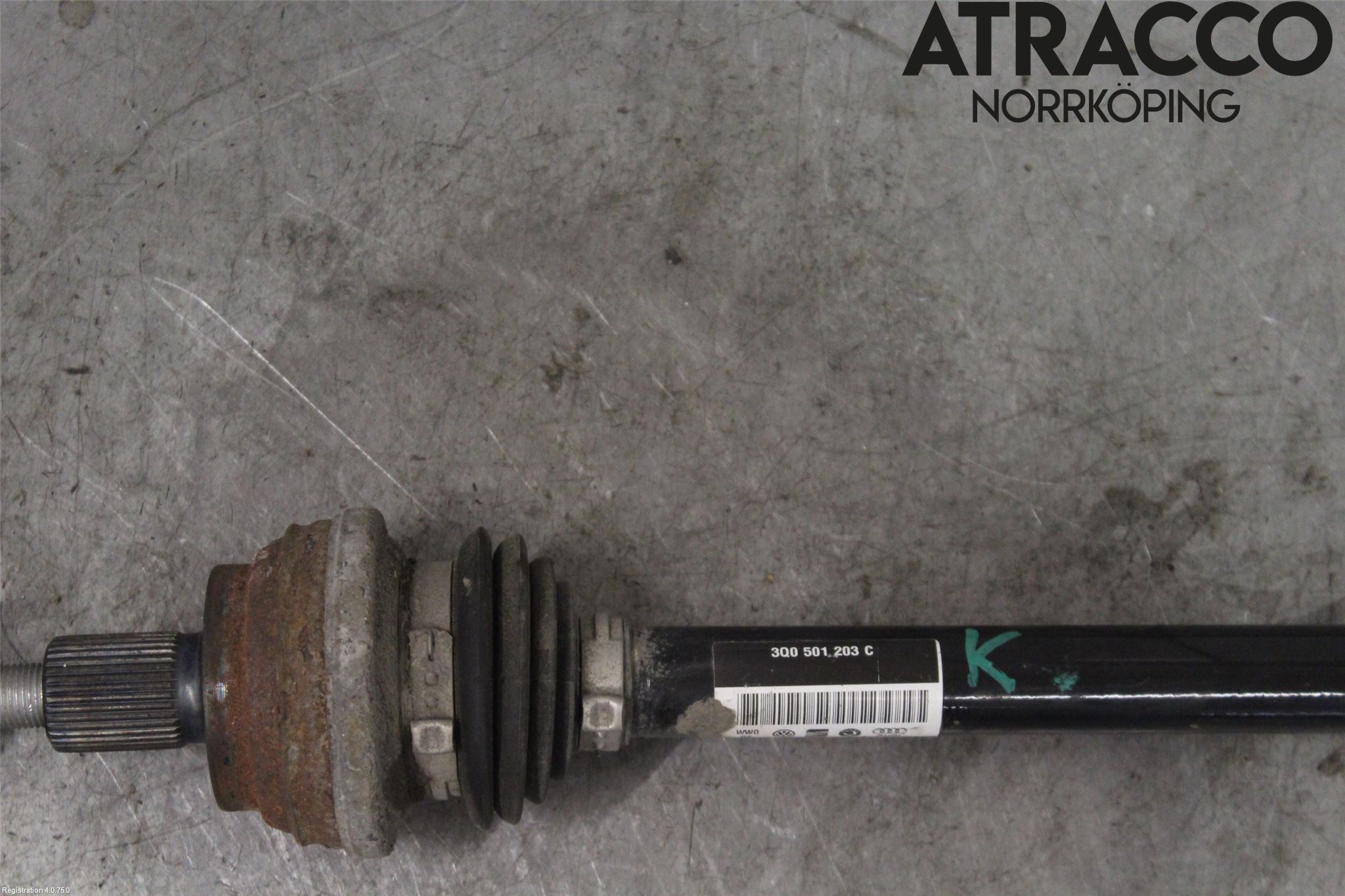 Volkswagen VW PASSAT 15-19 Drivaxel Bak Vänster