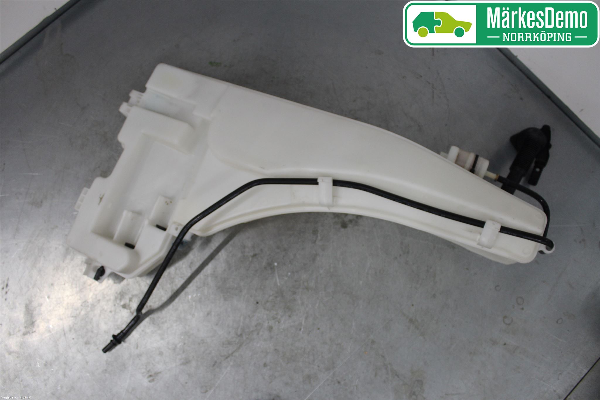 BMW X6 E71/E72   08-14 Spolartank Vindruta-Strål