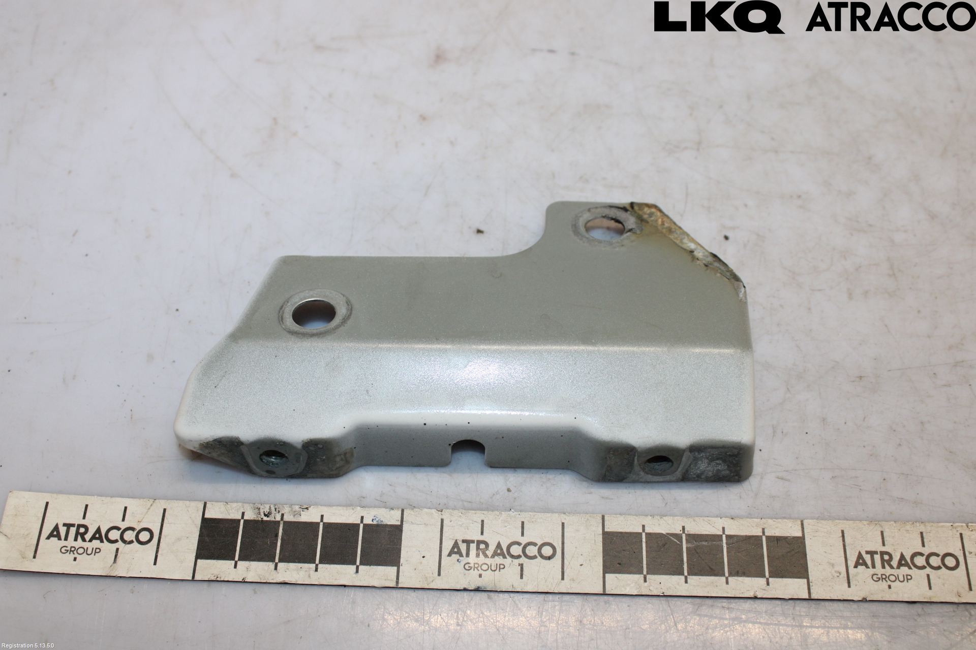 Volkswagen VW CADDY 16-20 Skärmfäste Fram Hö