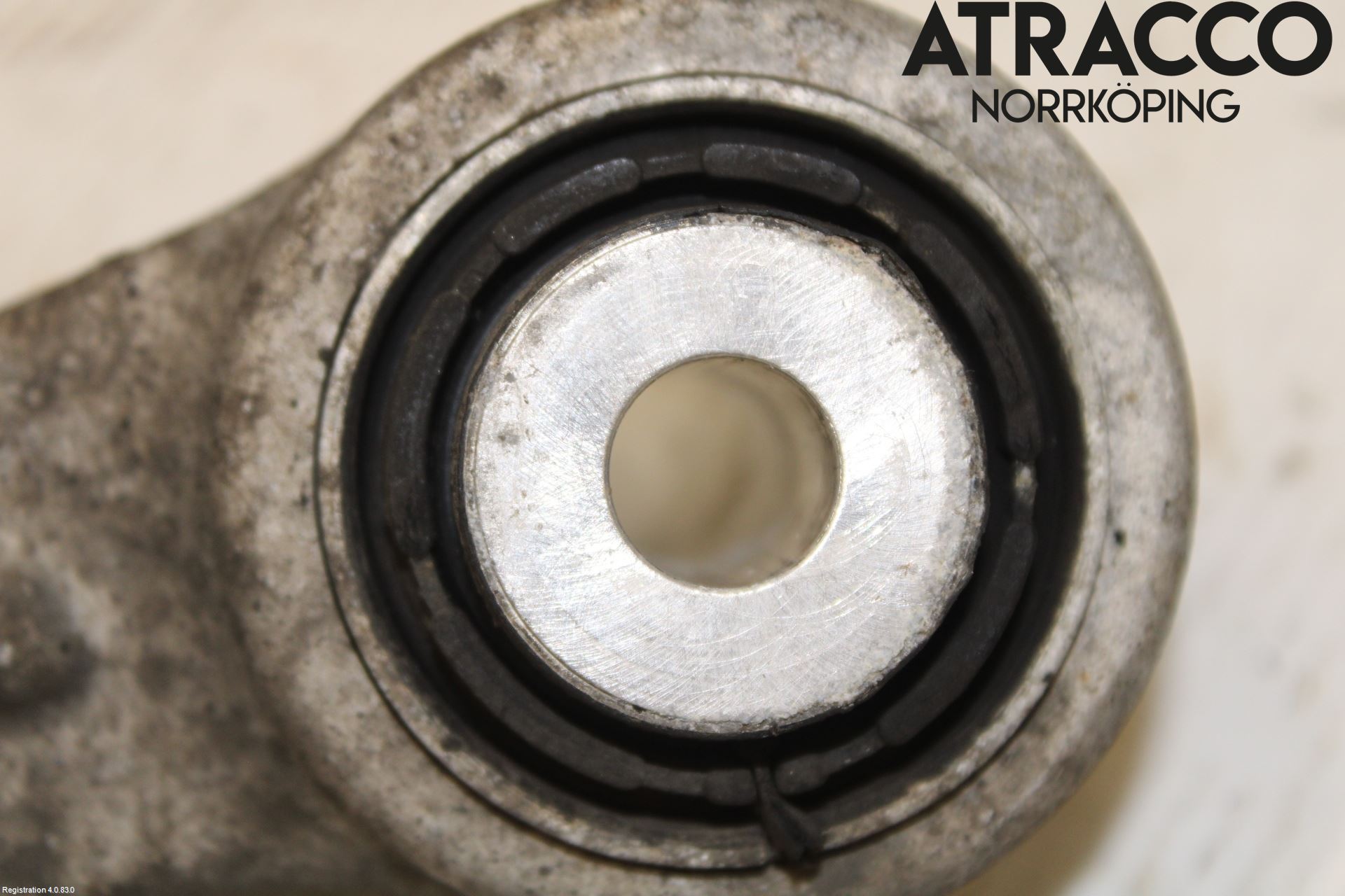 BMW 5 F10/F11/F18 09-17 Bärarm Bak Övre Höger
