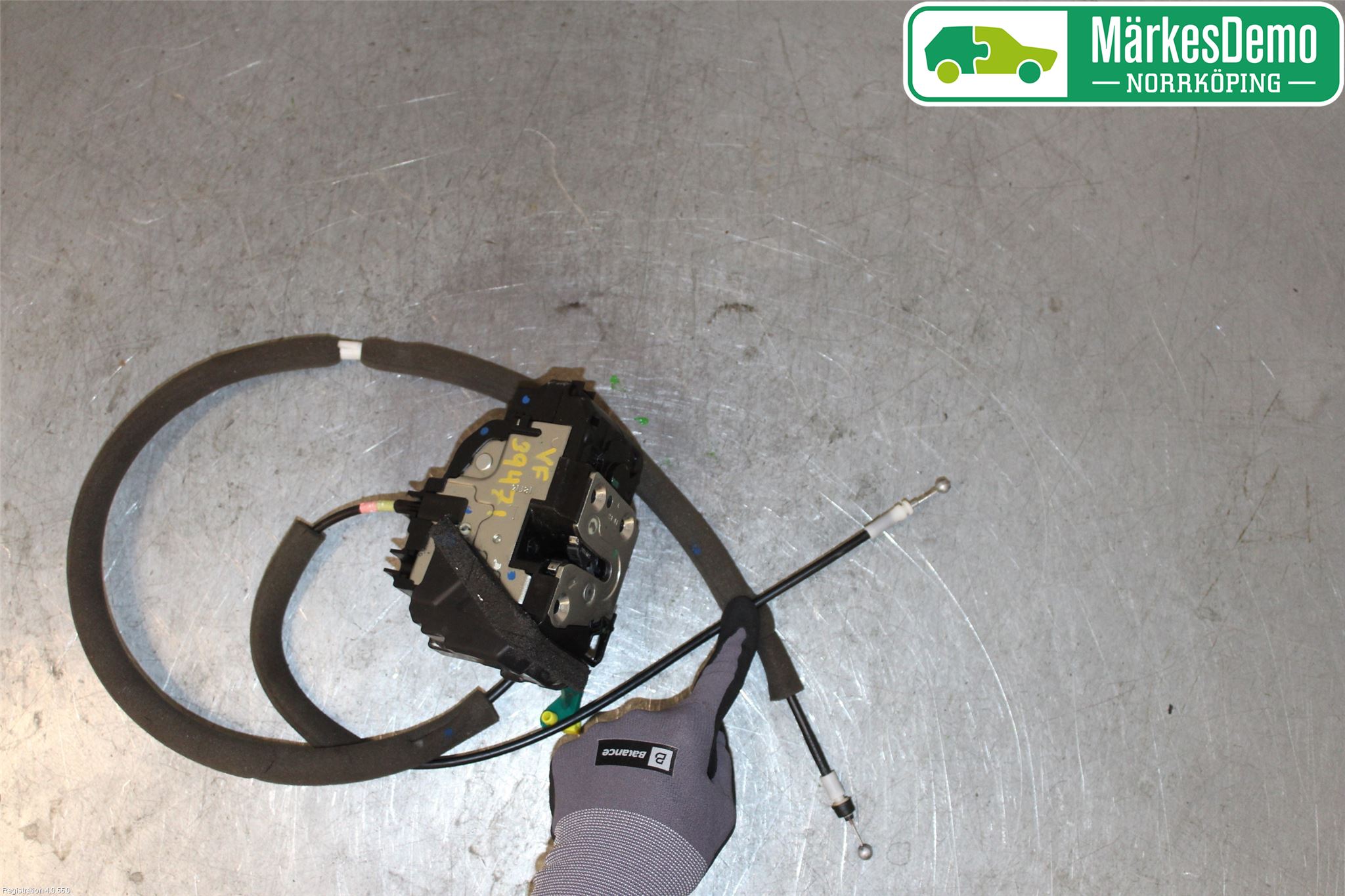 Nissan NOTE E11 06-14 Låskista-Dörrlås