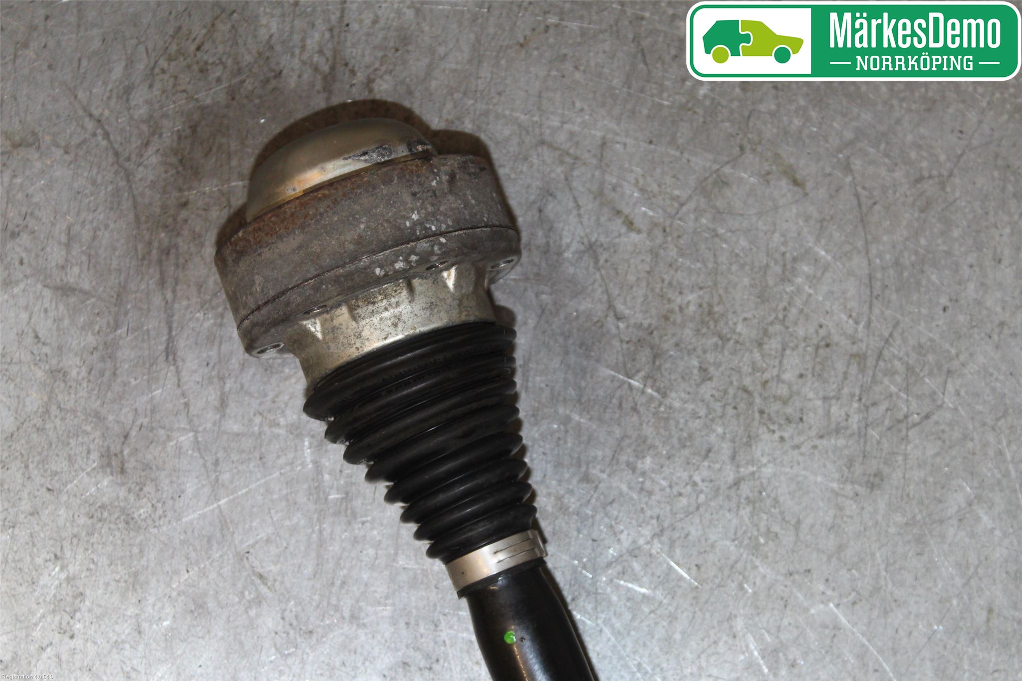 Audi A4/S4 B9 16-19 Drivaxel Bak Höger