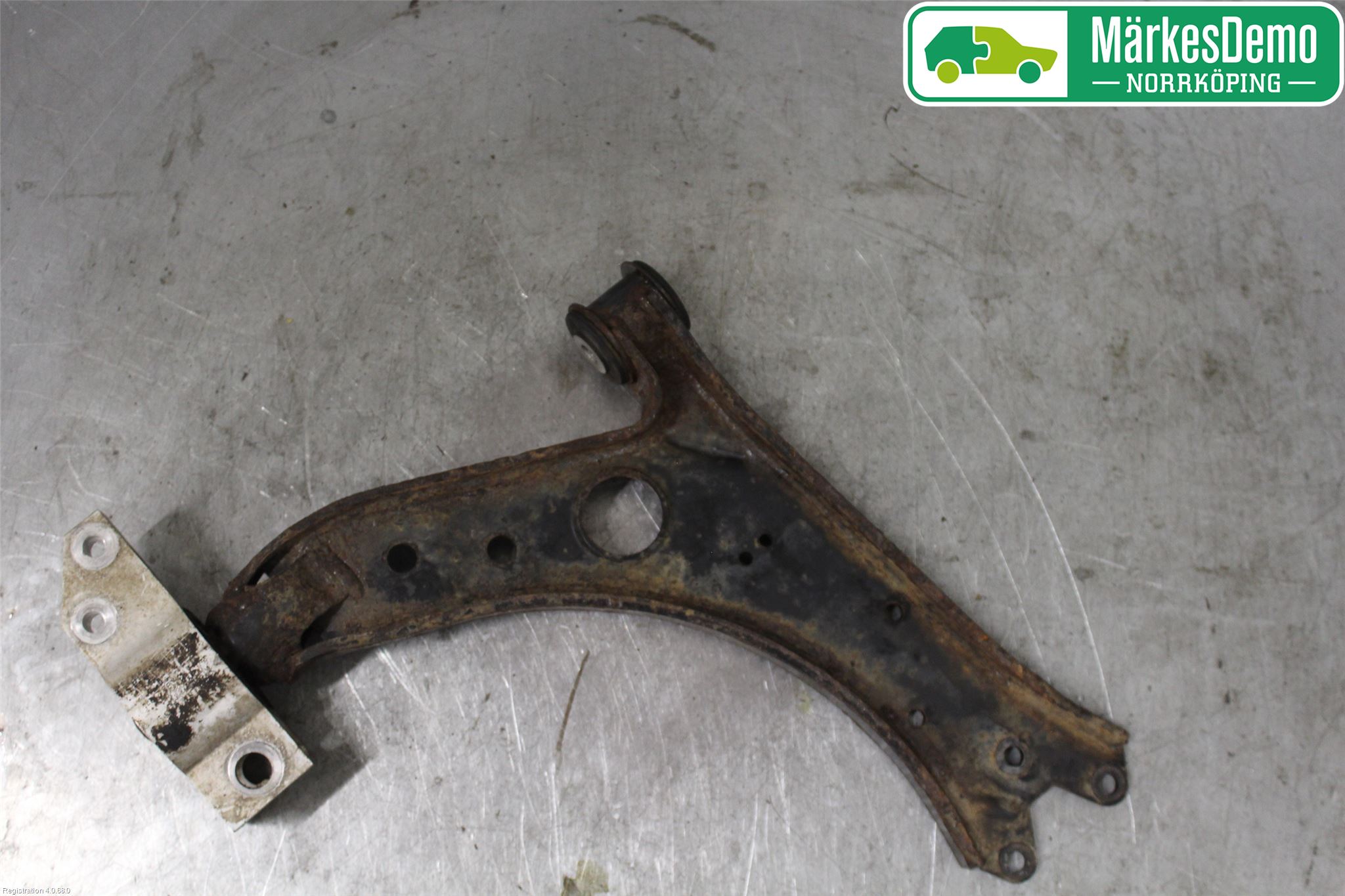Volkswagen VW GOLF V 04-09 Bärarm Fram Undre Vä