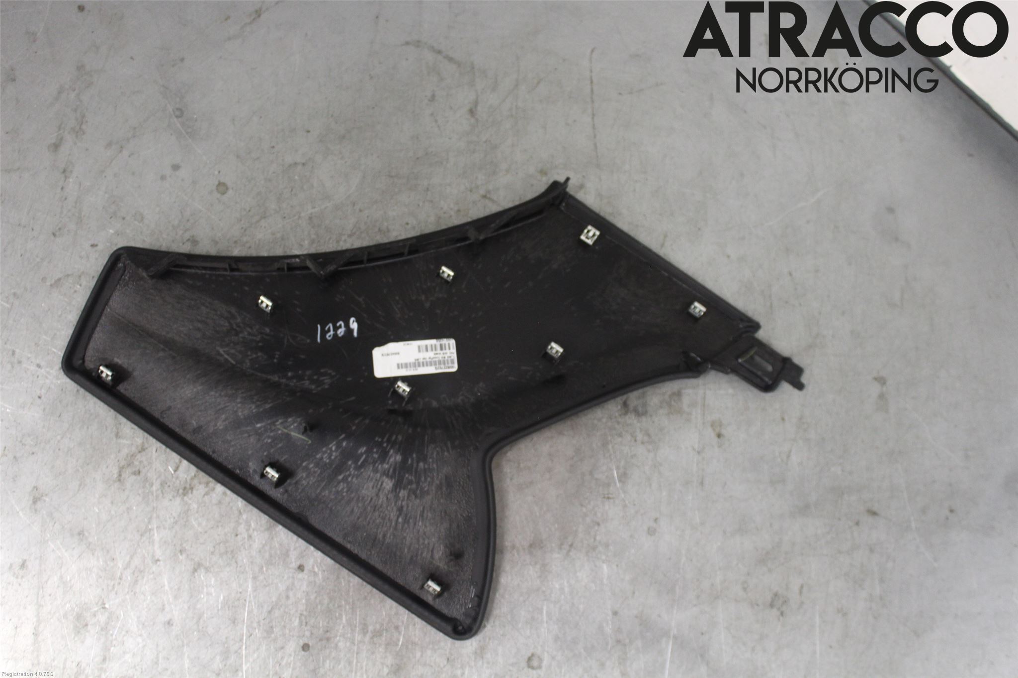 Tesla MODEL S 13- Instrumentkonsoll Mitt