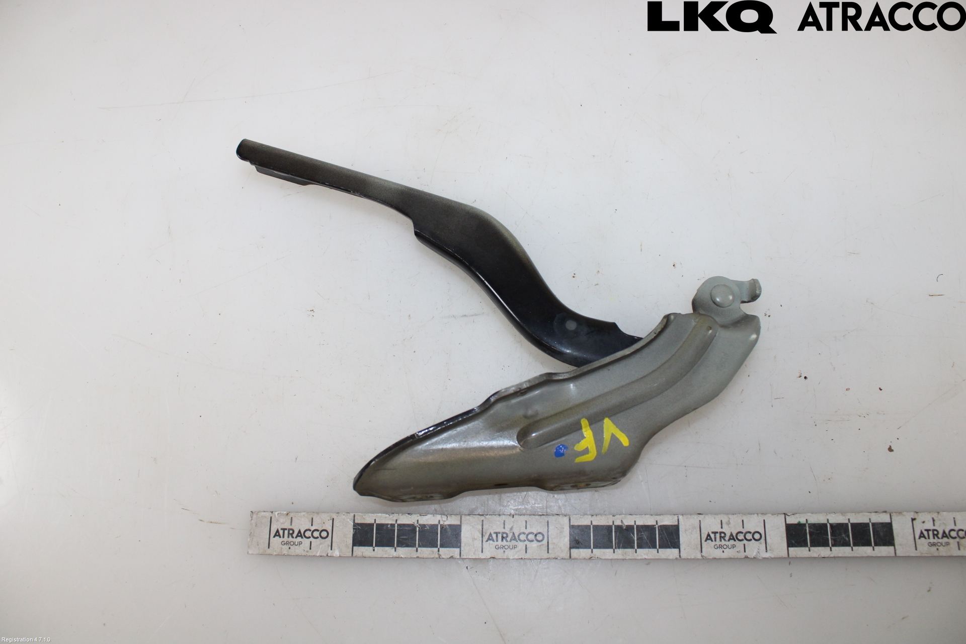 Mazda CX-30 20- Huvgångjärn