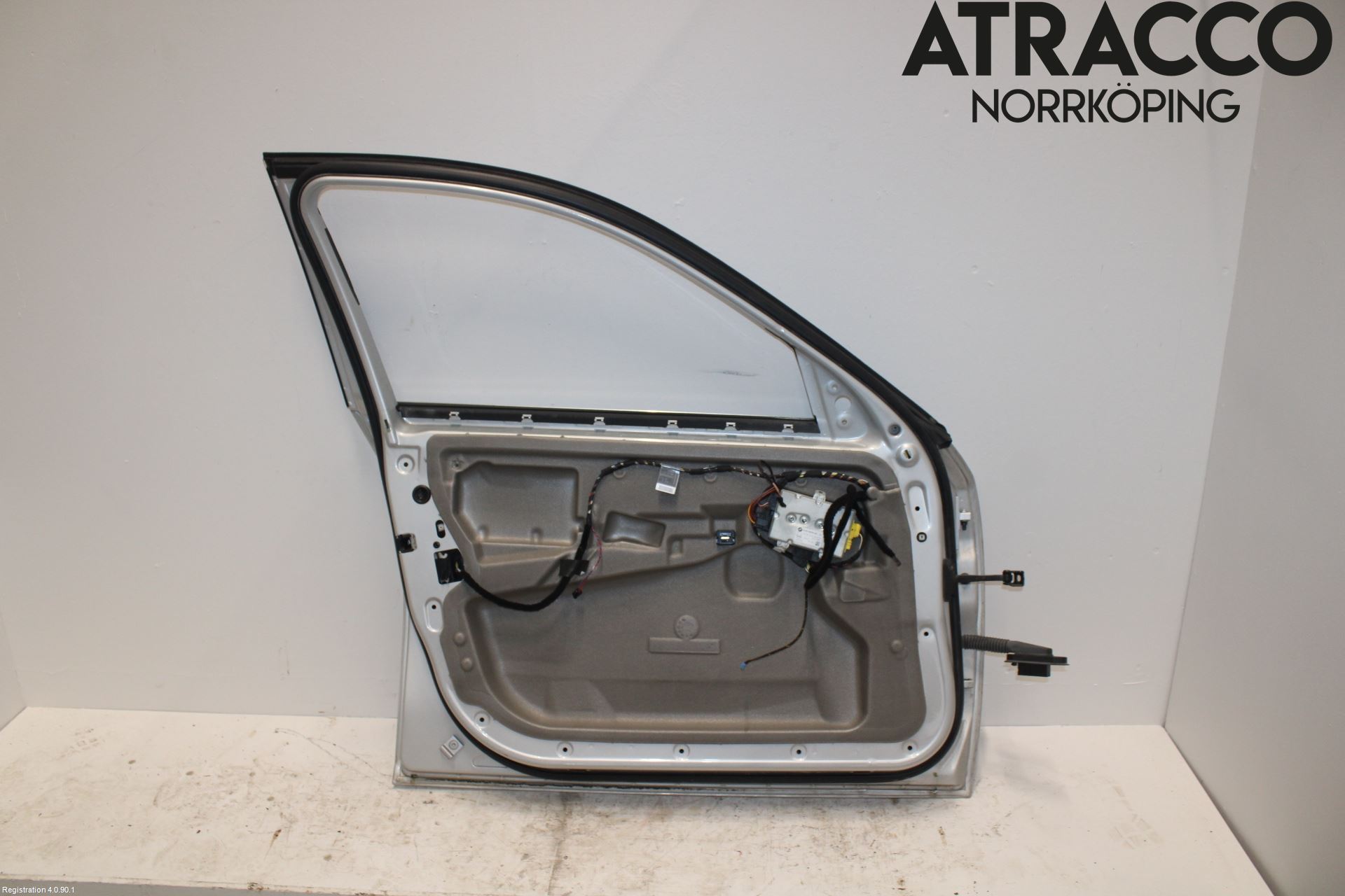 BMW 5 E60/61 Sed/Tou 02-10 Dörr Fram Vänster