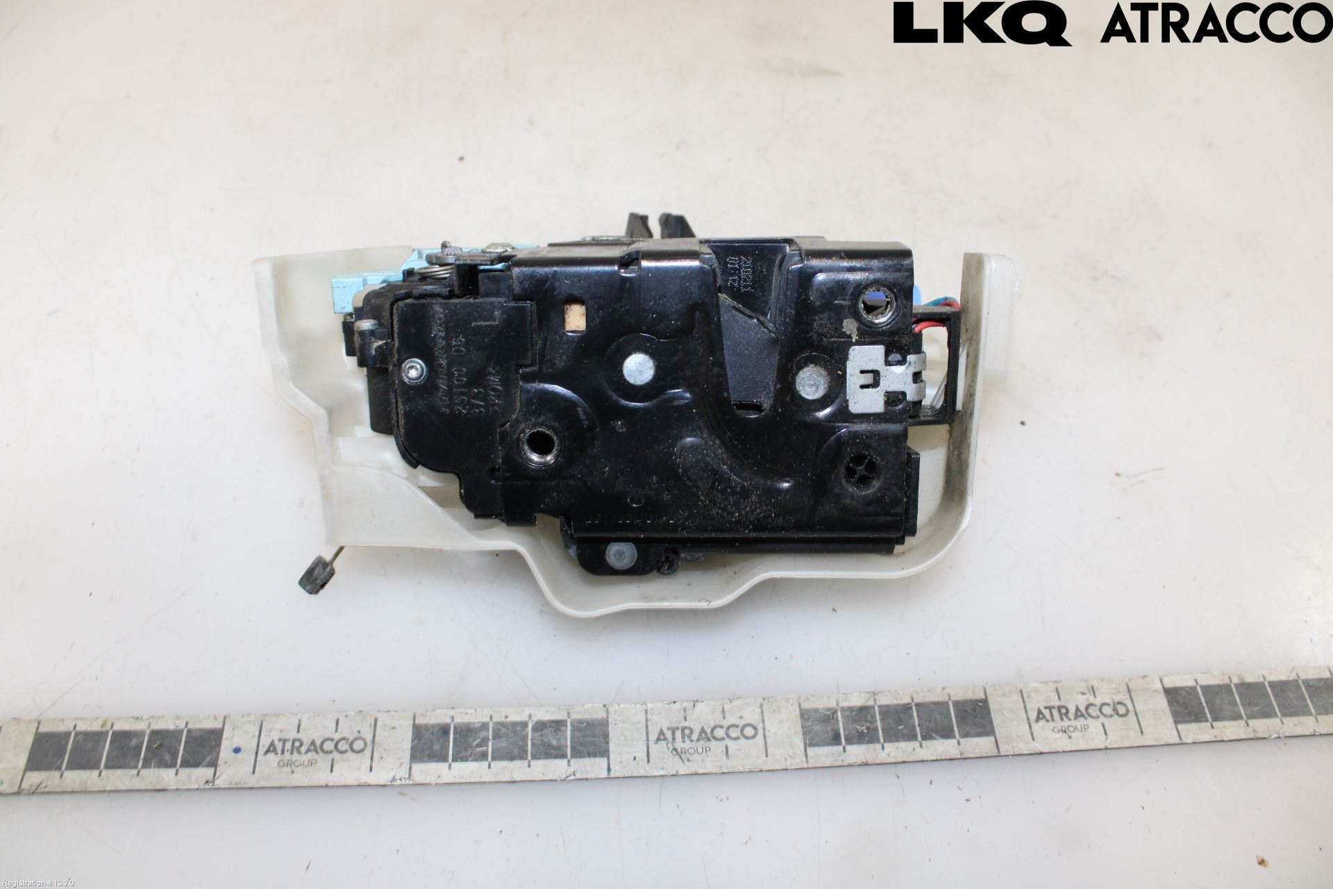 Volkswagen VW TOURAN 10-15 Låskista-Dörrlås
