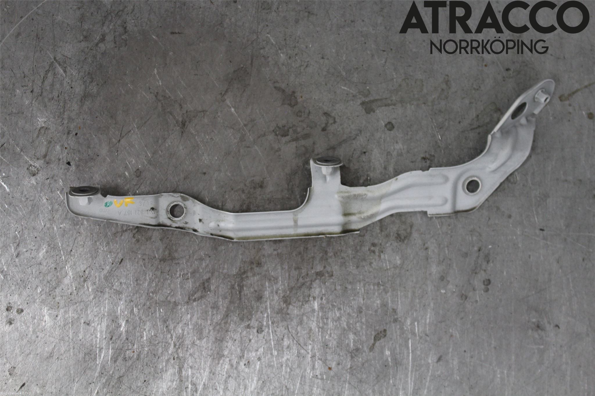 Audi A7 Sportback 4K 18- Skärmfäste Fram Vä