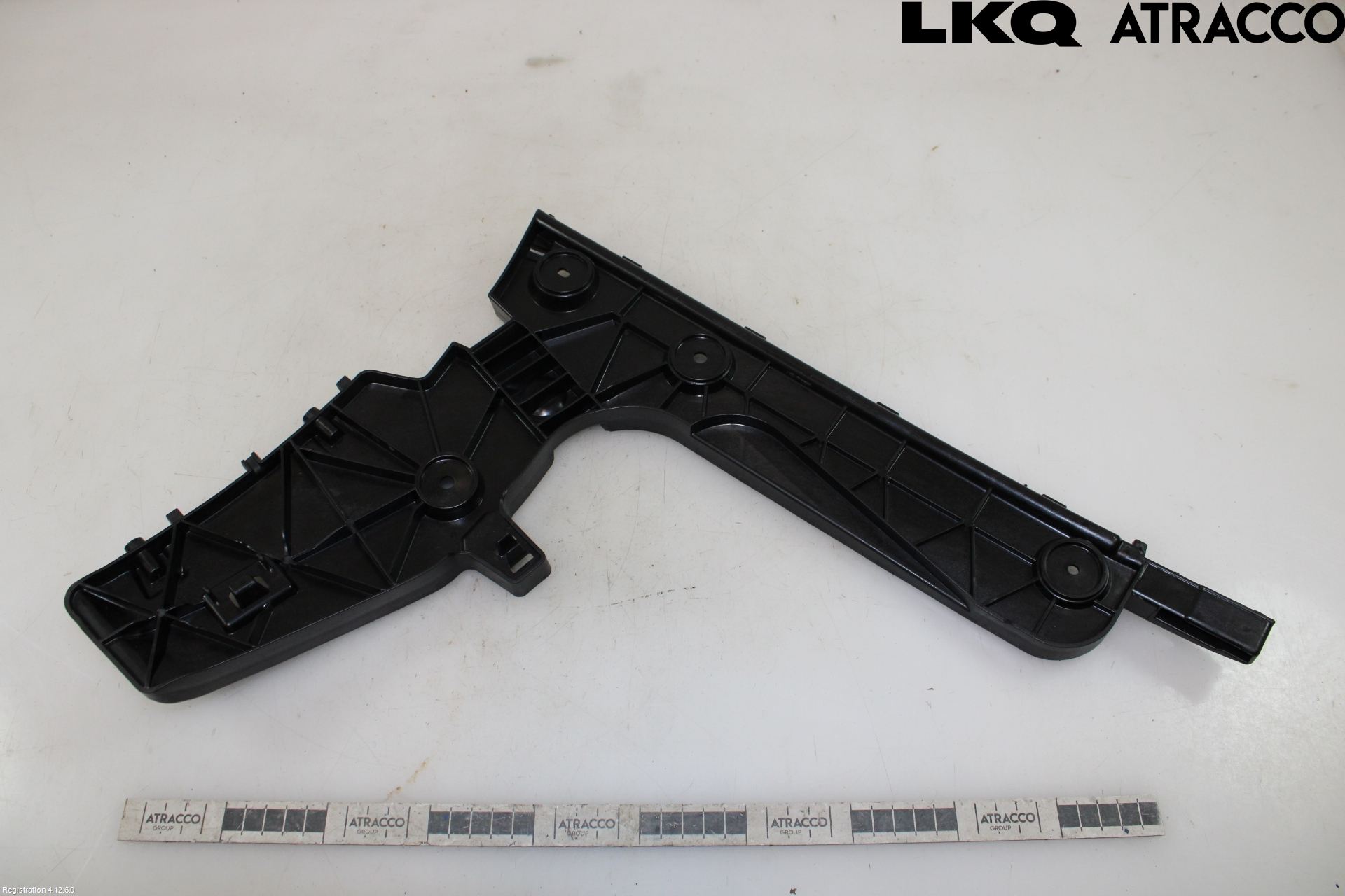 Audi A6 F2/C8 19- Stötfångarfäste Bak Hö